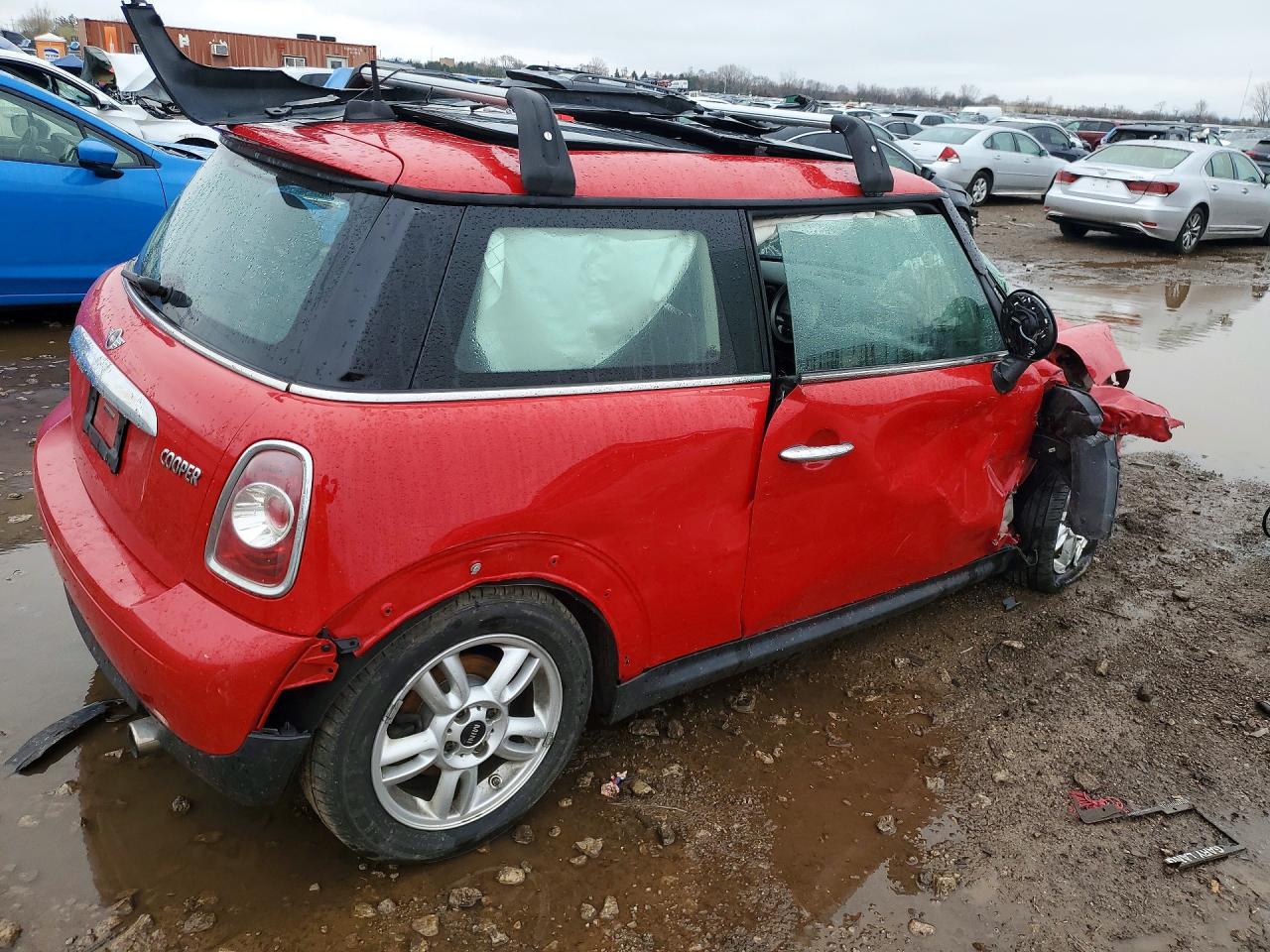 2013 Mini Cooper Red vin: WMWSU3C54DT370925