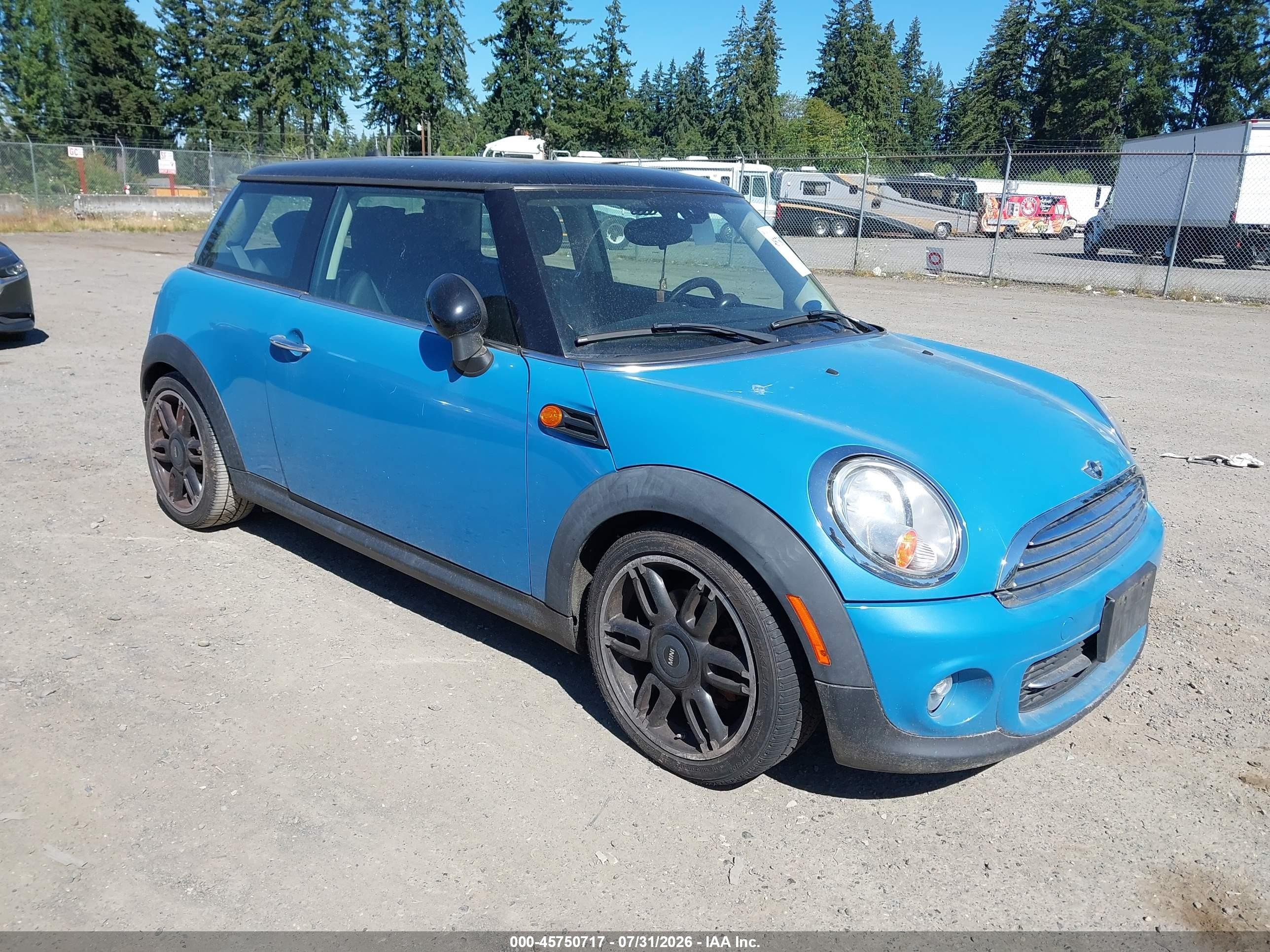 2013 Mini Hardtop Cooper Blue vin: WMWSU3C54DT685689