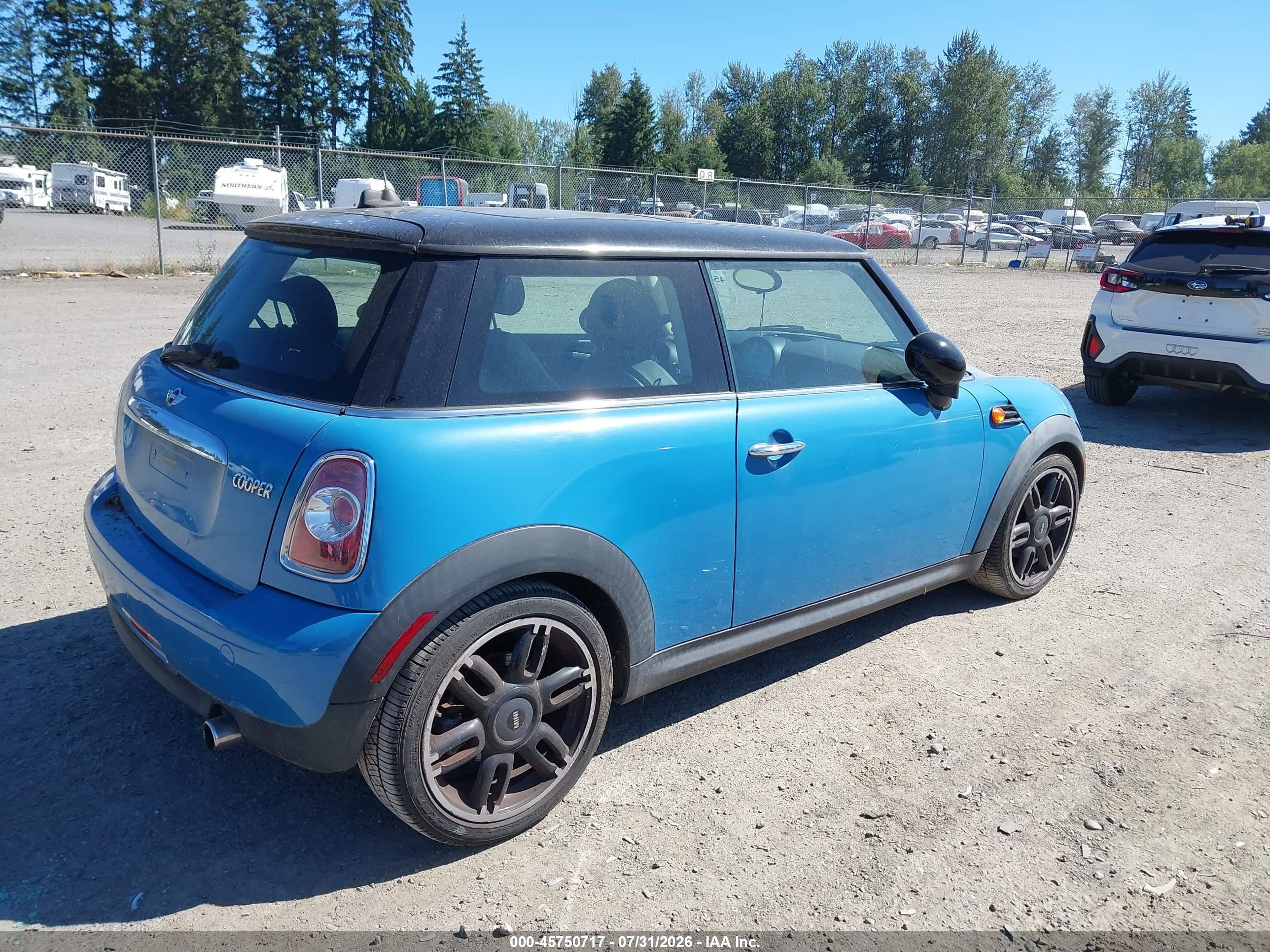 2013 Mini Hardtop Cooper Blue vin: WMWSU3C54DT685689