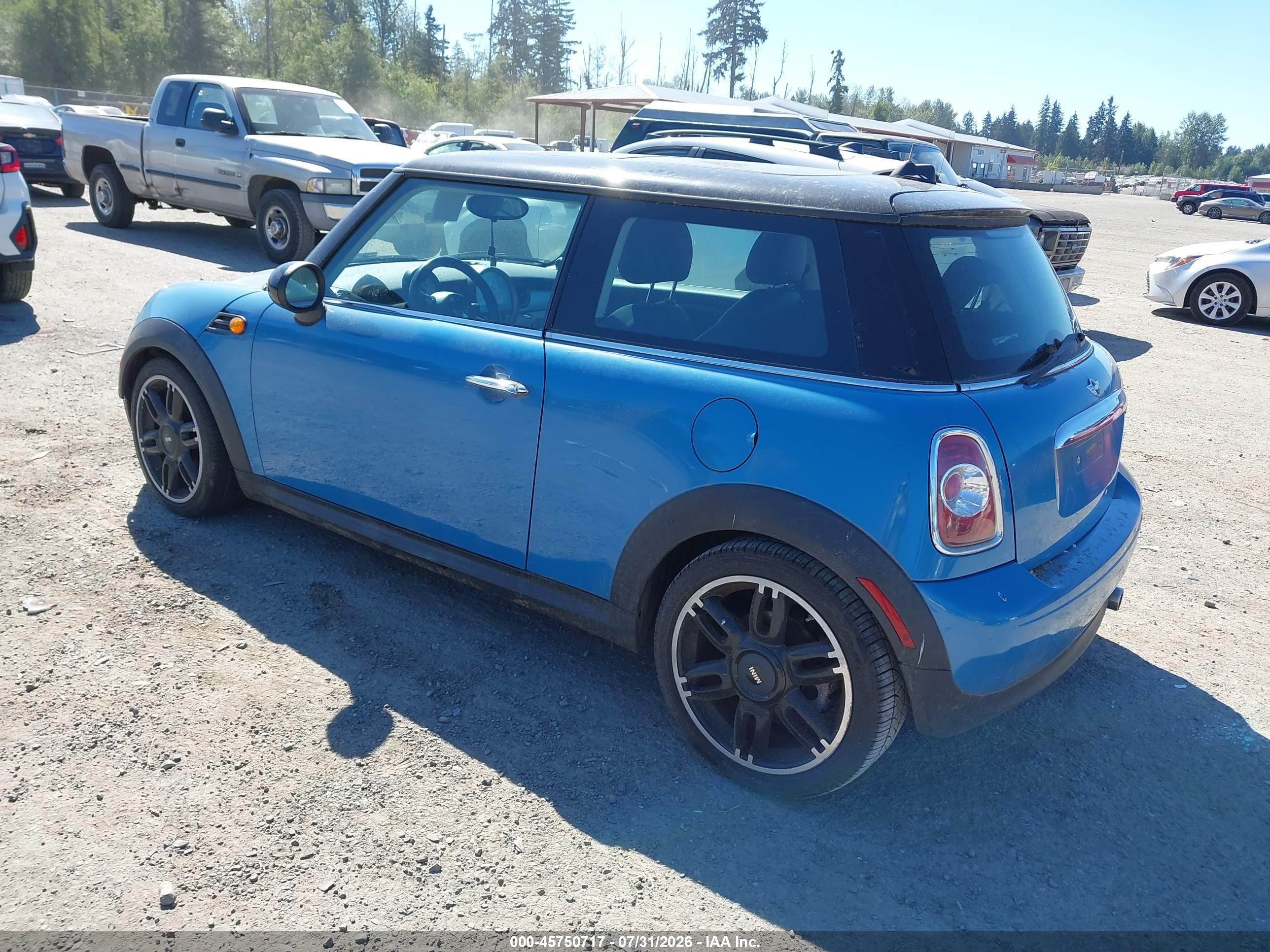 2013 Mini Hardtop Cooper Blue vin: WMWSU3C54DT685689