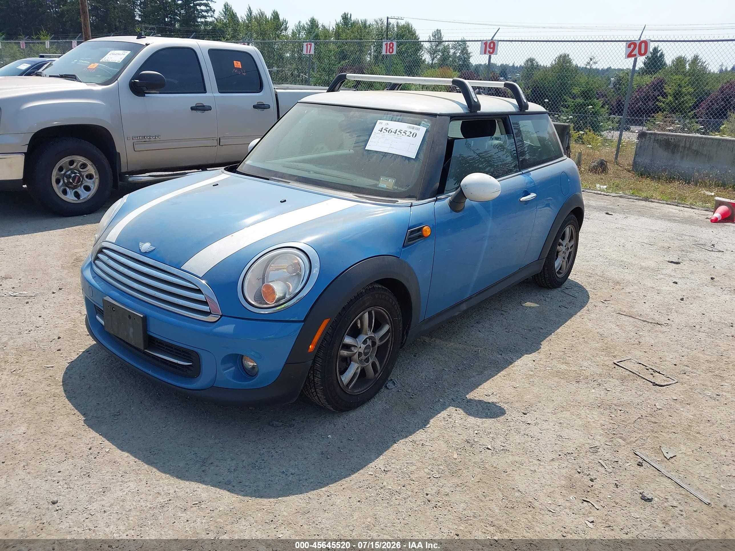 2013 Mini Hardtop Cooper Blue vin: WMWSU3C54DT691136