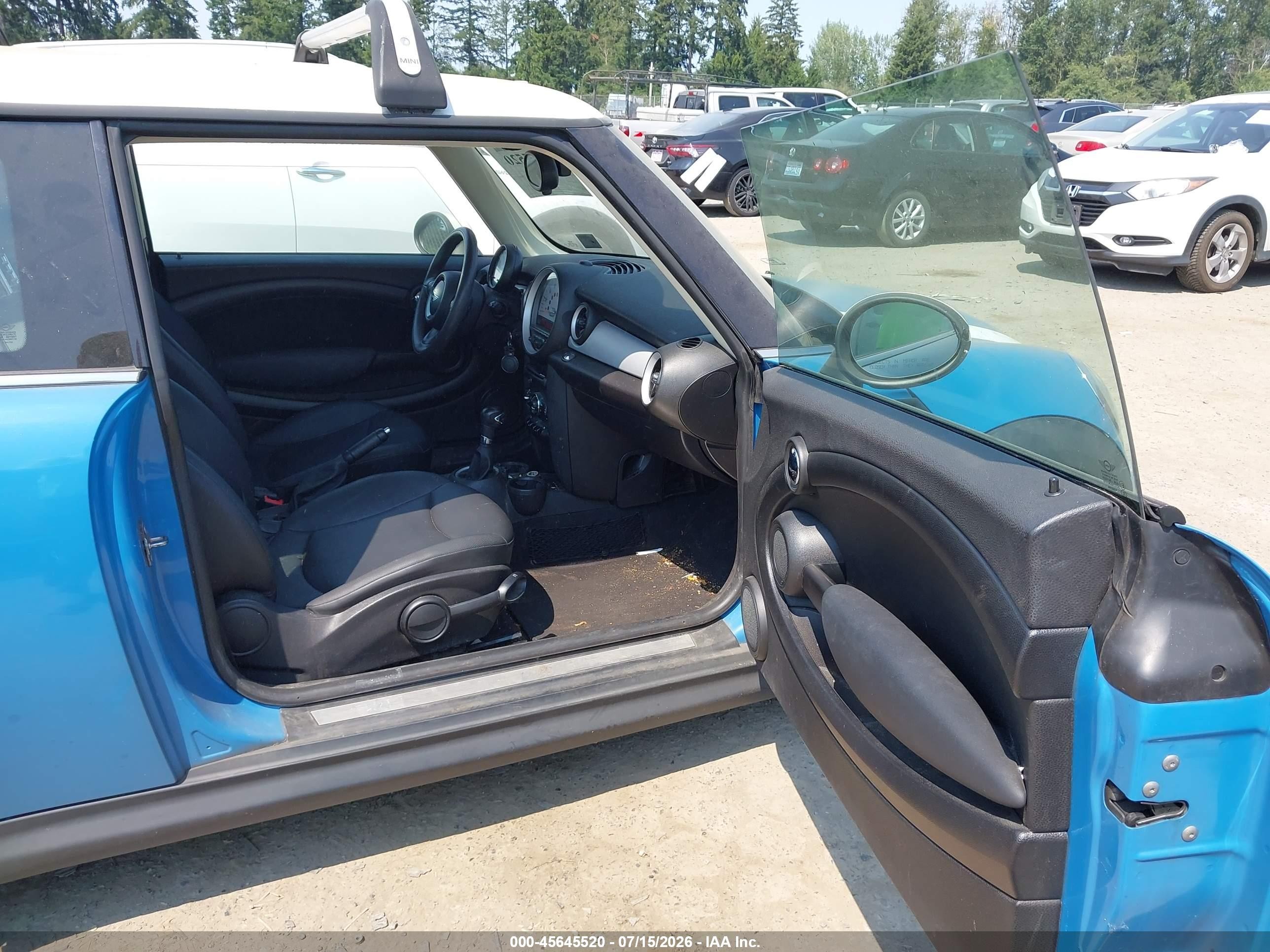 2013 Mini Hardtop Cooper Blue vin: WMWSU3C54DT691136