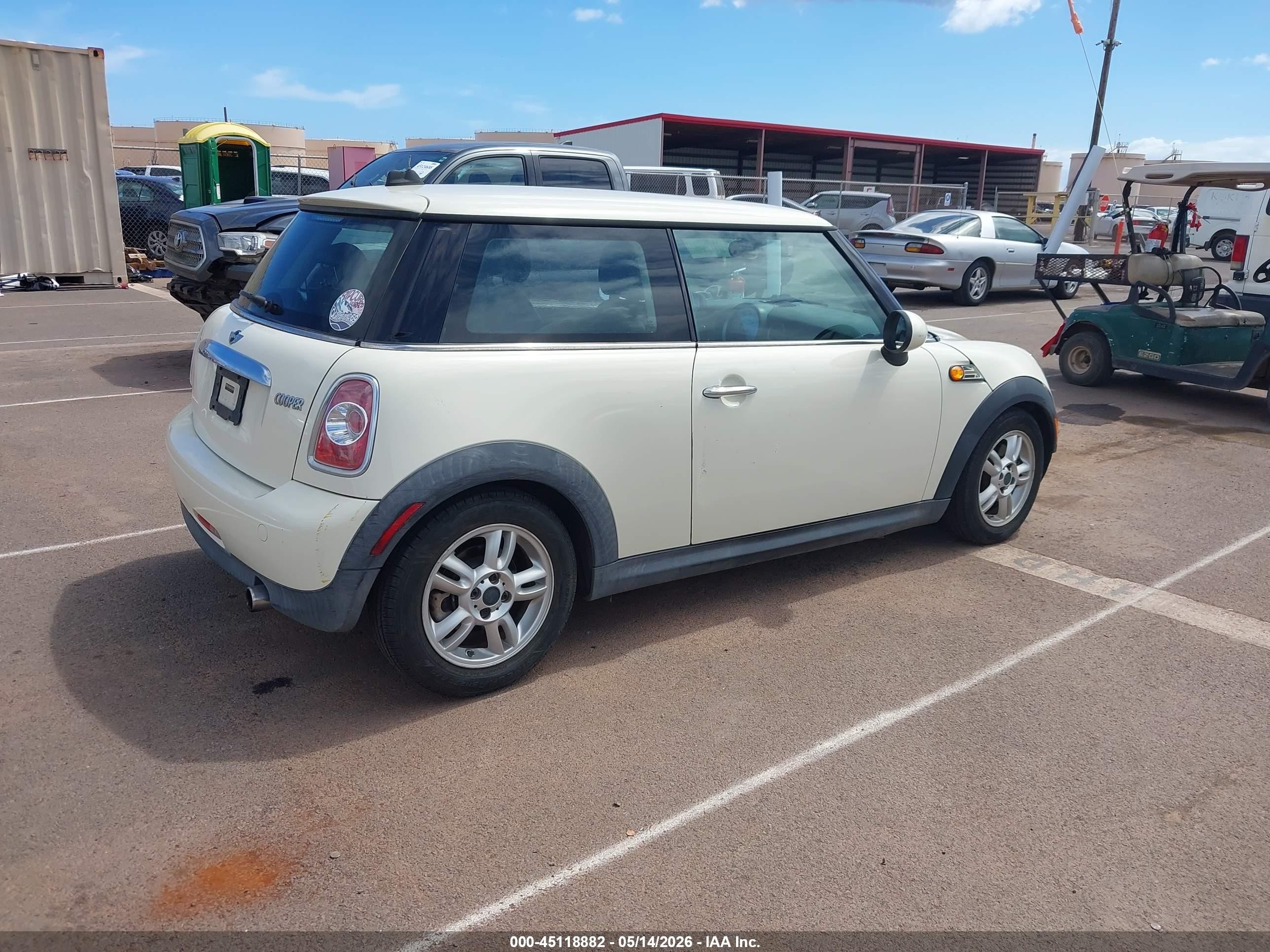 2011 Mini Cooper   White vin: WMWSU3C55BT098530