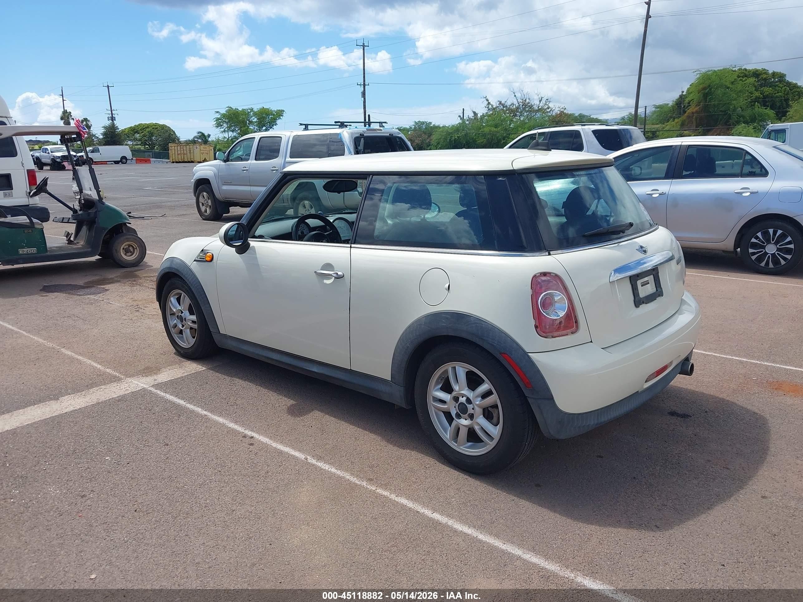 2011 Mini Cooper   White vin: WMWSU3C55BT098530