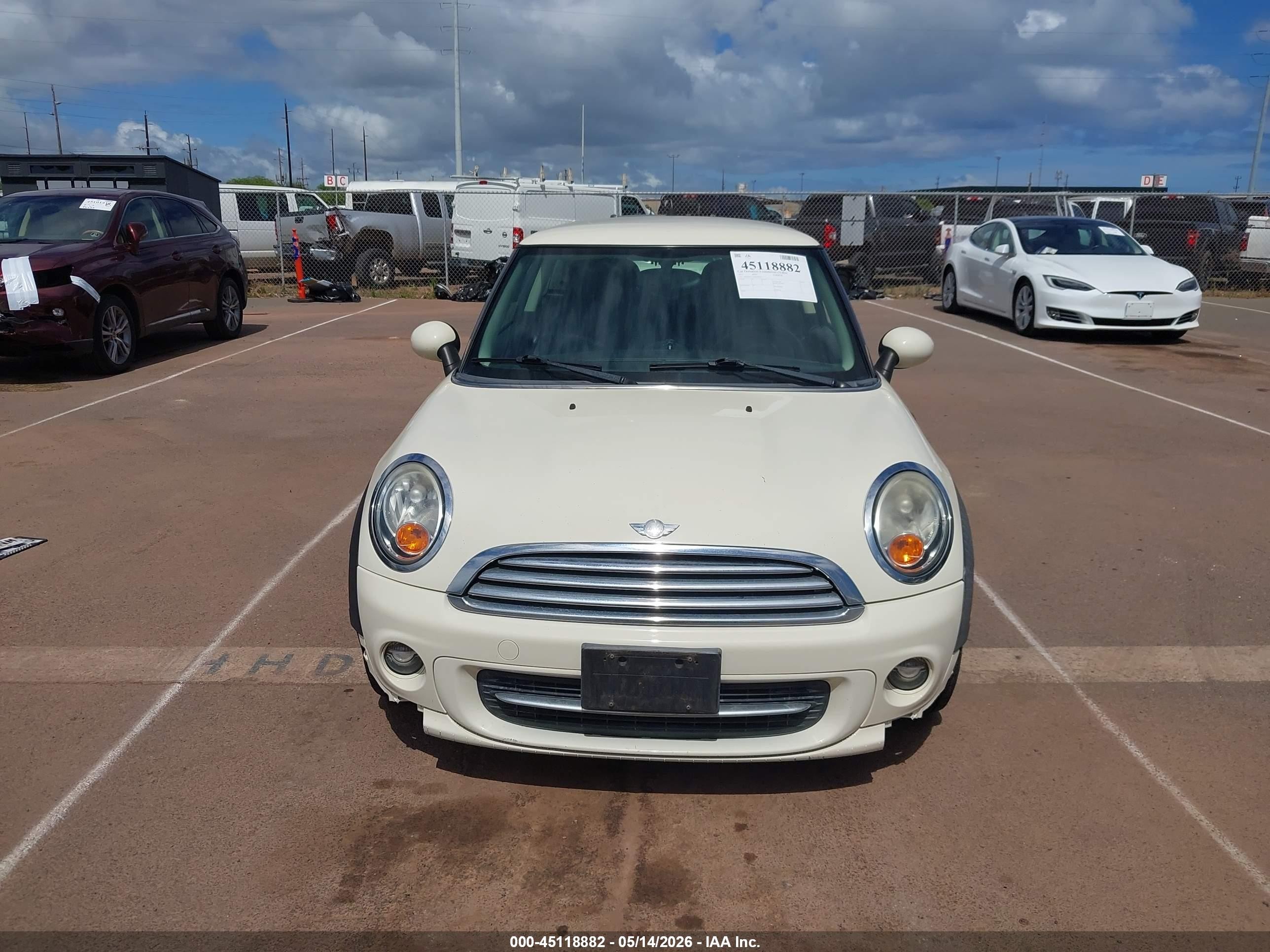 2011 Mini Cooper   White vin: WMWSU3C55BT098530