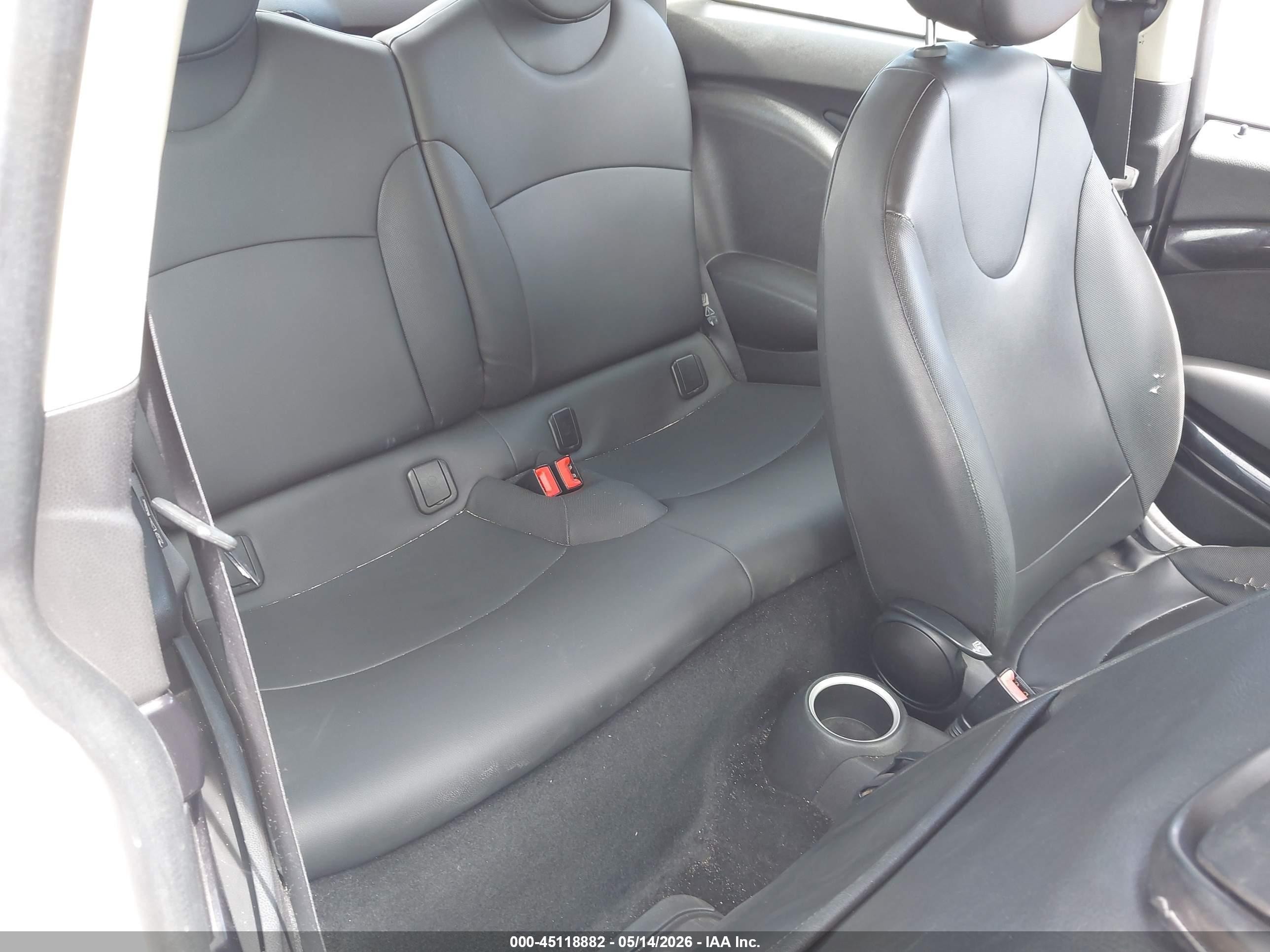 2011 Mini Cooper   White vin: WMWSU3C55BT098530