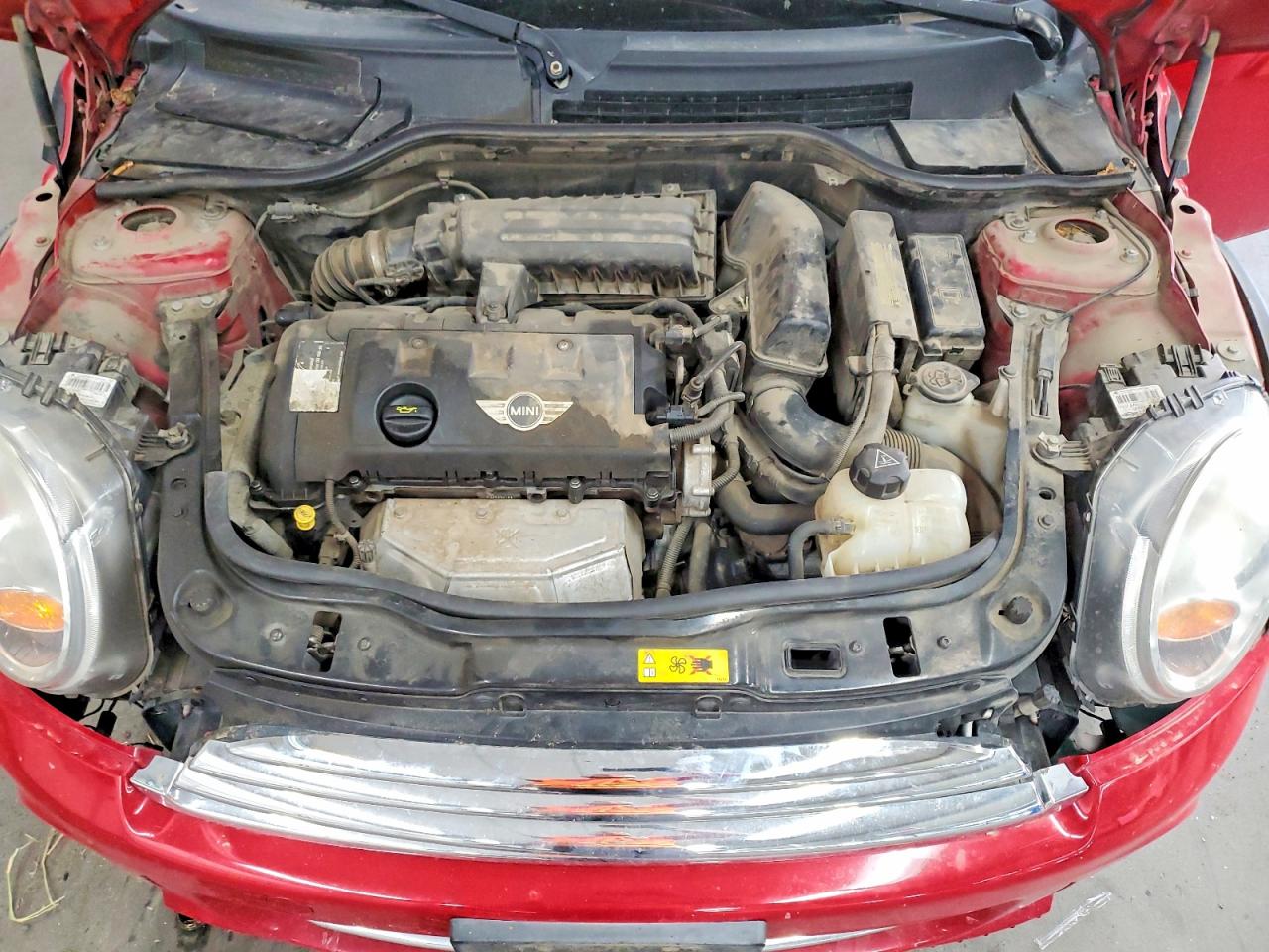 2011 Mini Cooper Red vin: WMWSU3C55BT252122