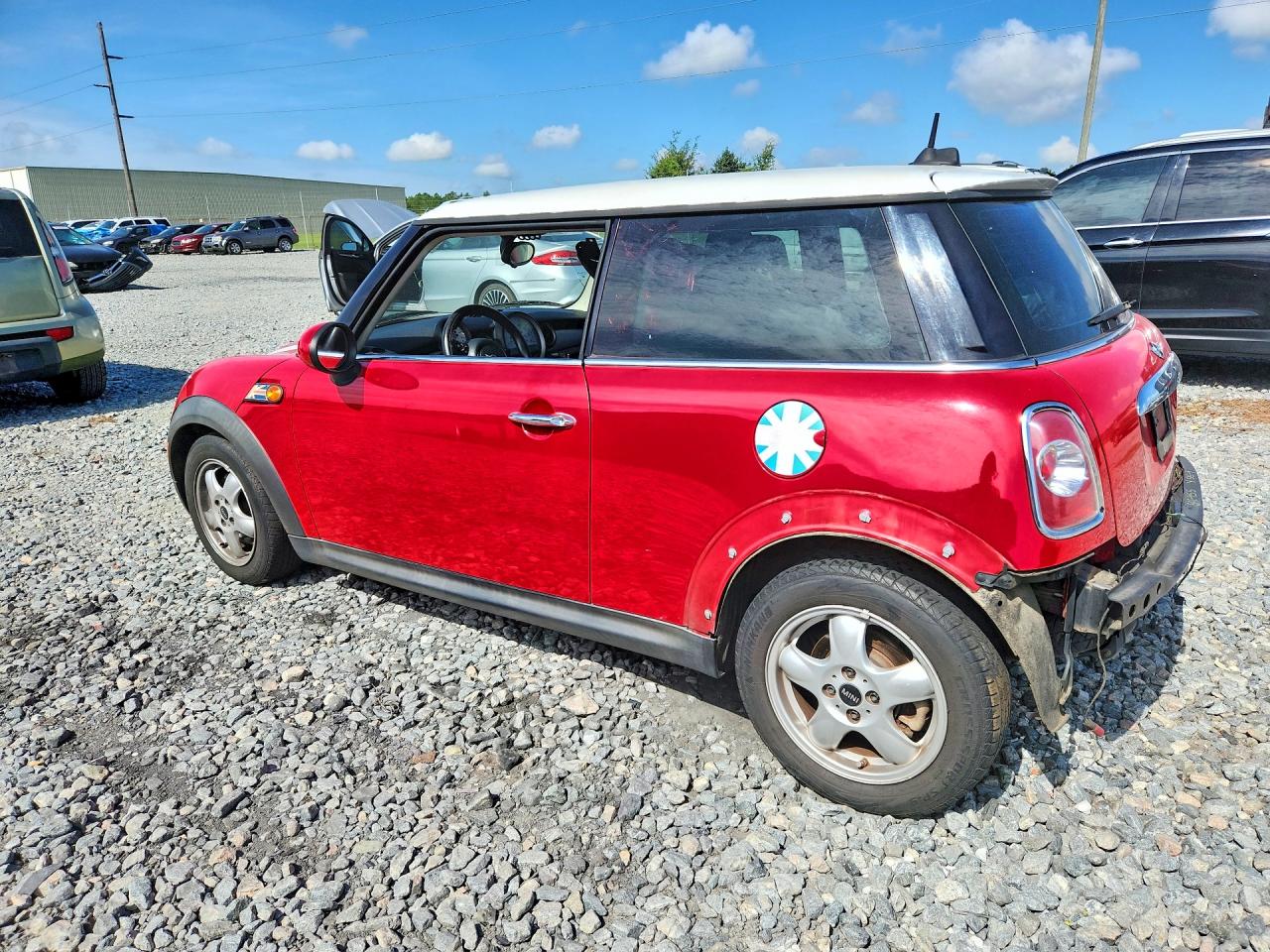 2011 Mini Cooper Red vin: WMWSU3C55BTX95602
