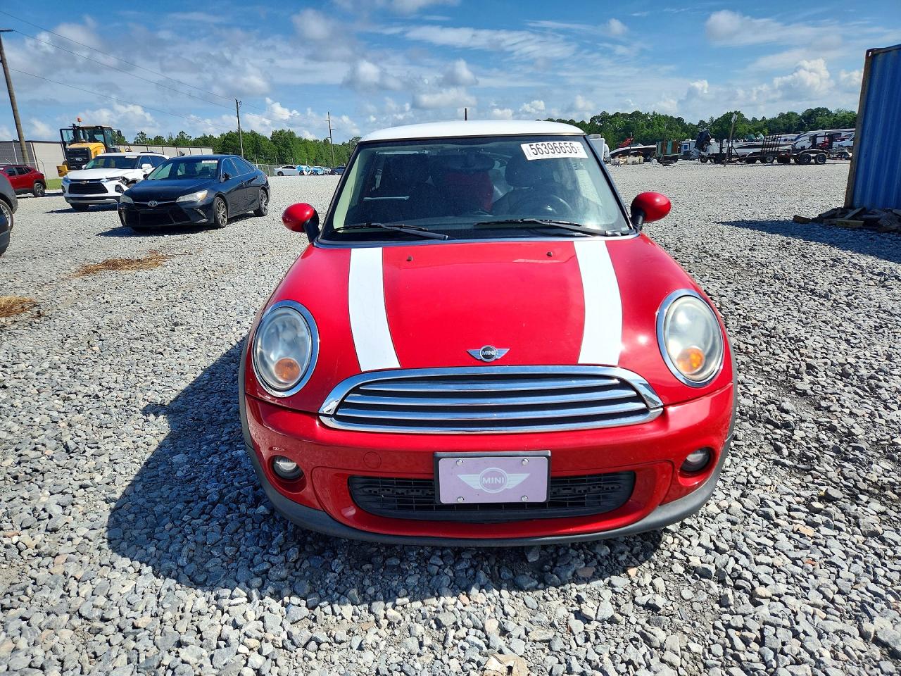 2011 Mini Cooper Red vin: WMWSU3C55BTX95602