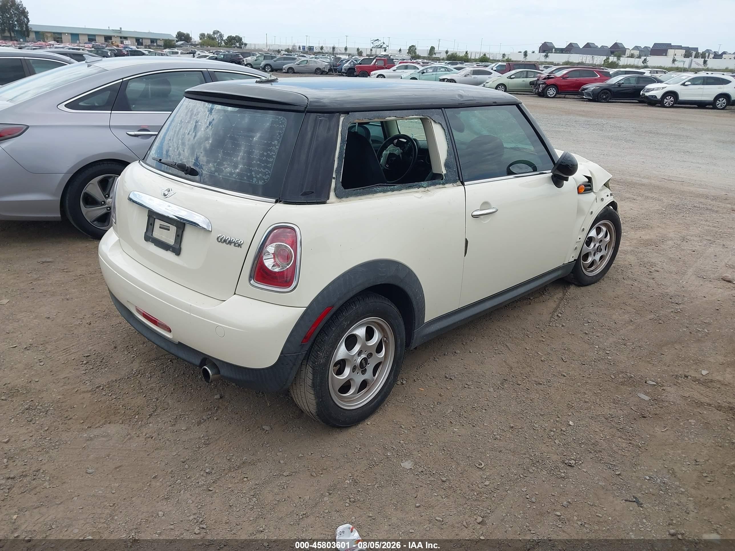 2012 Mini Cooper   Beige vin: WMWSU3C55CT259900