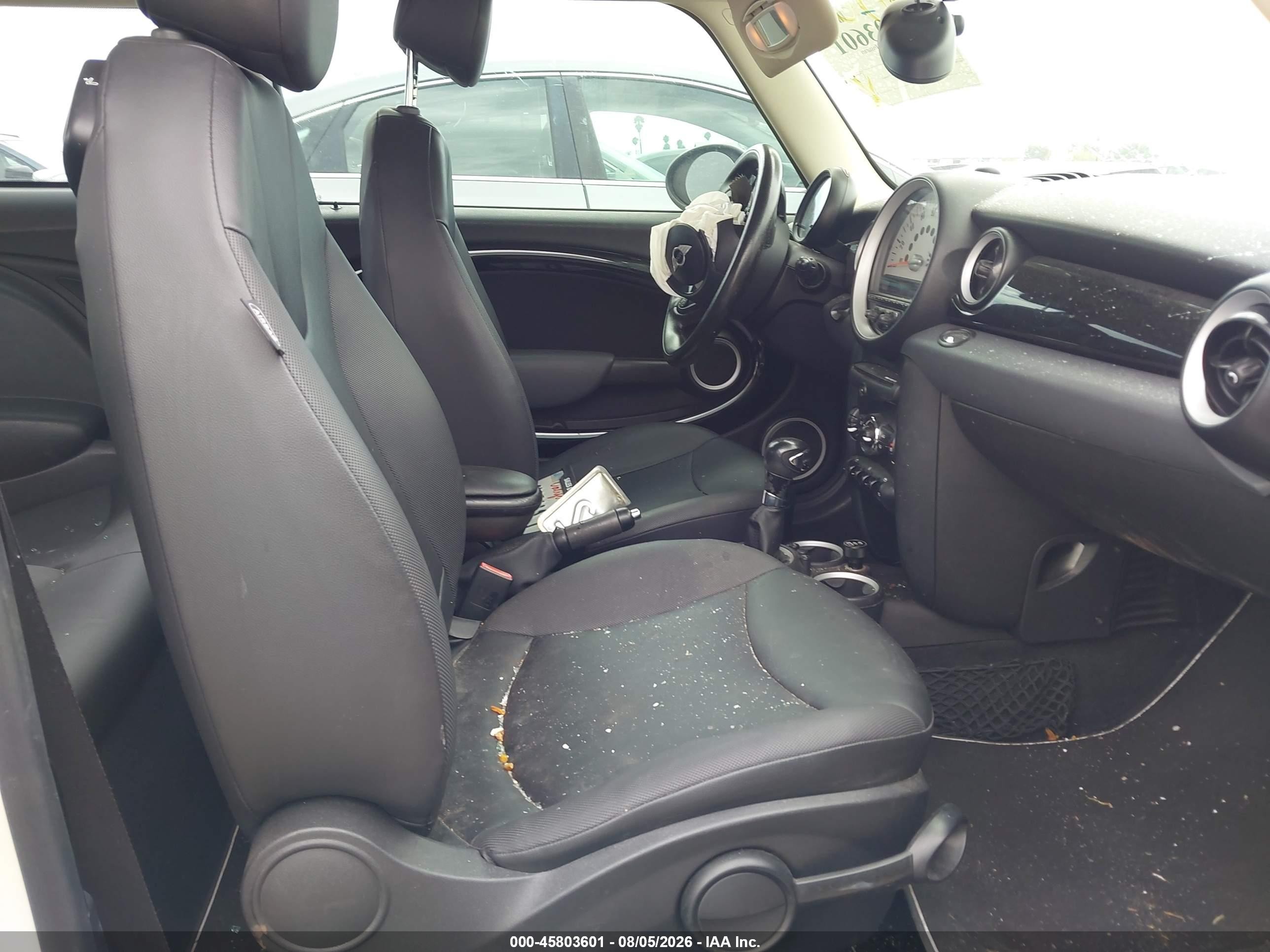 2012 Mini Cooper   Beige vin: WMWSU3C55CT259900