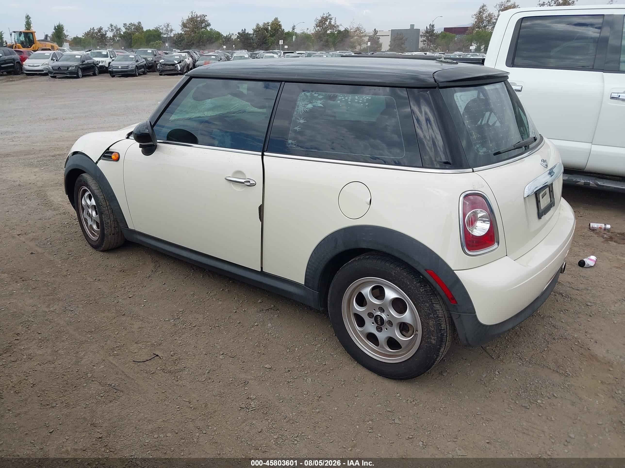2012 Mini Cooper   Beige vin: WMWSU3C55CT259900