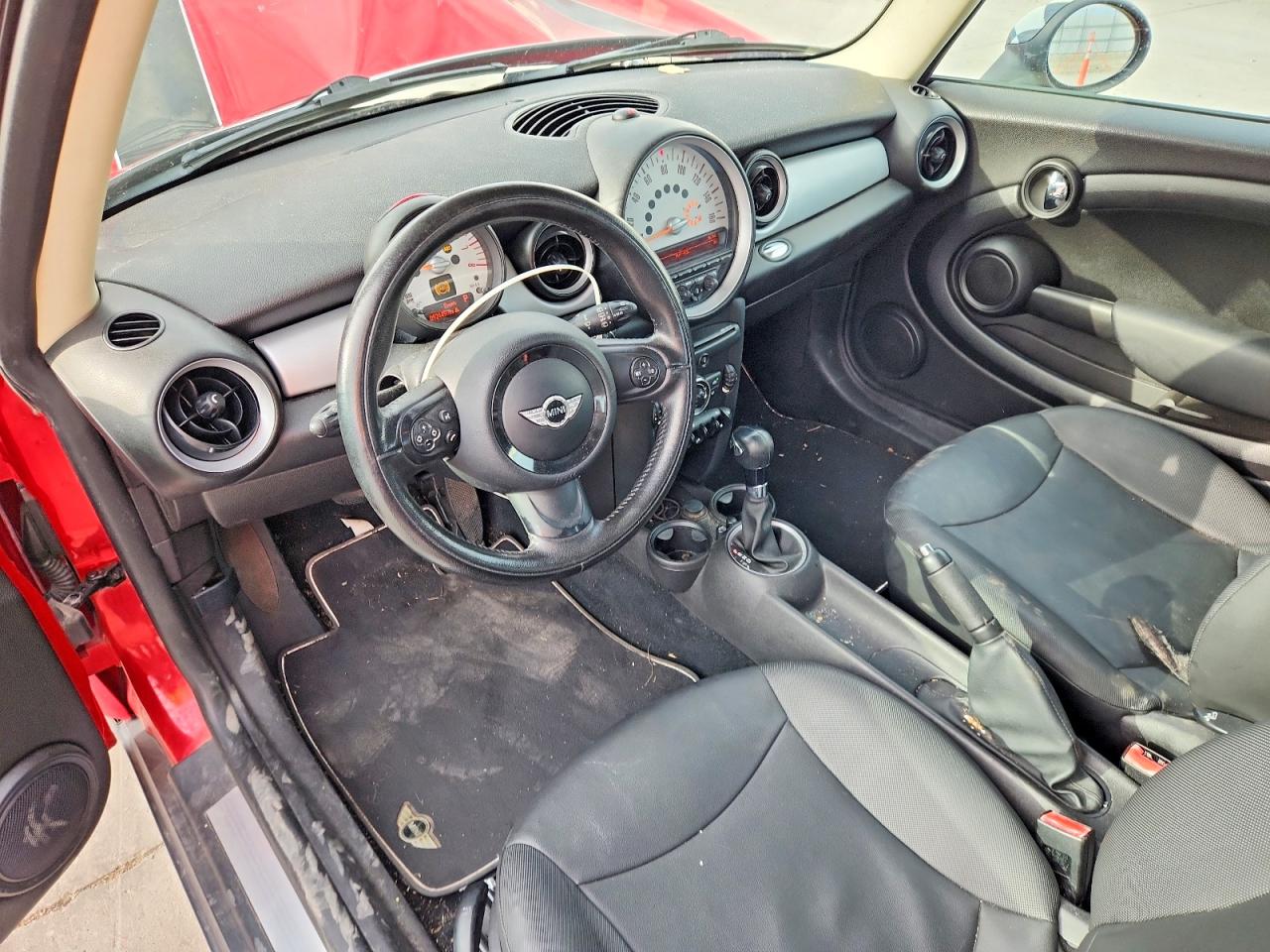 2012 Mini Cooper Red vin: WMWSU3C55CT264496