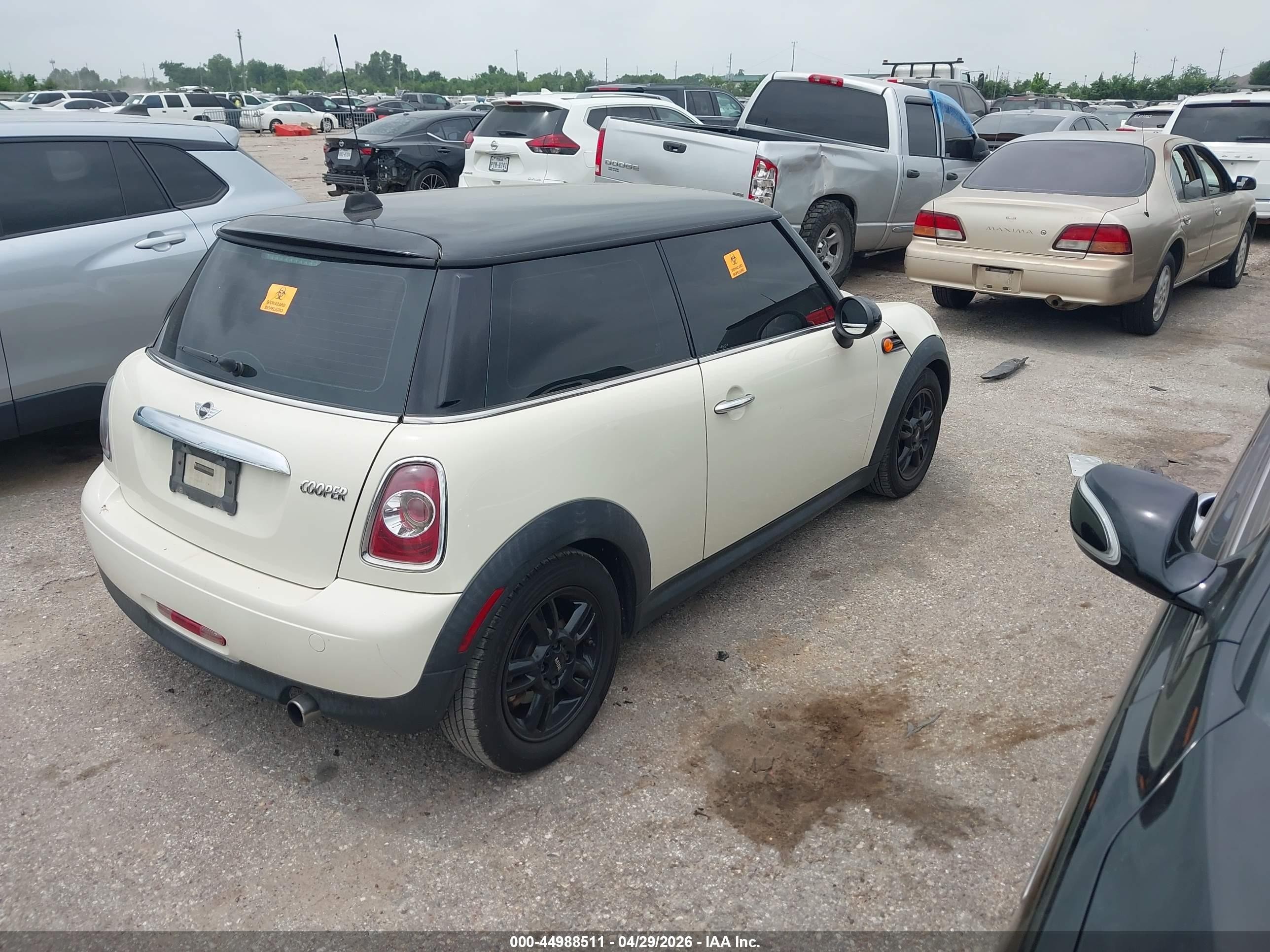 2012 Mini Cooper   White vin: WMWSU3C55CT540580