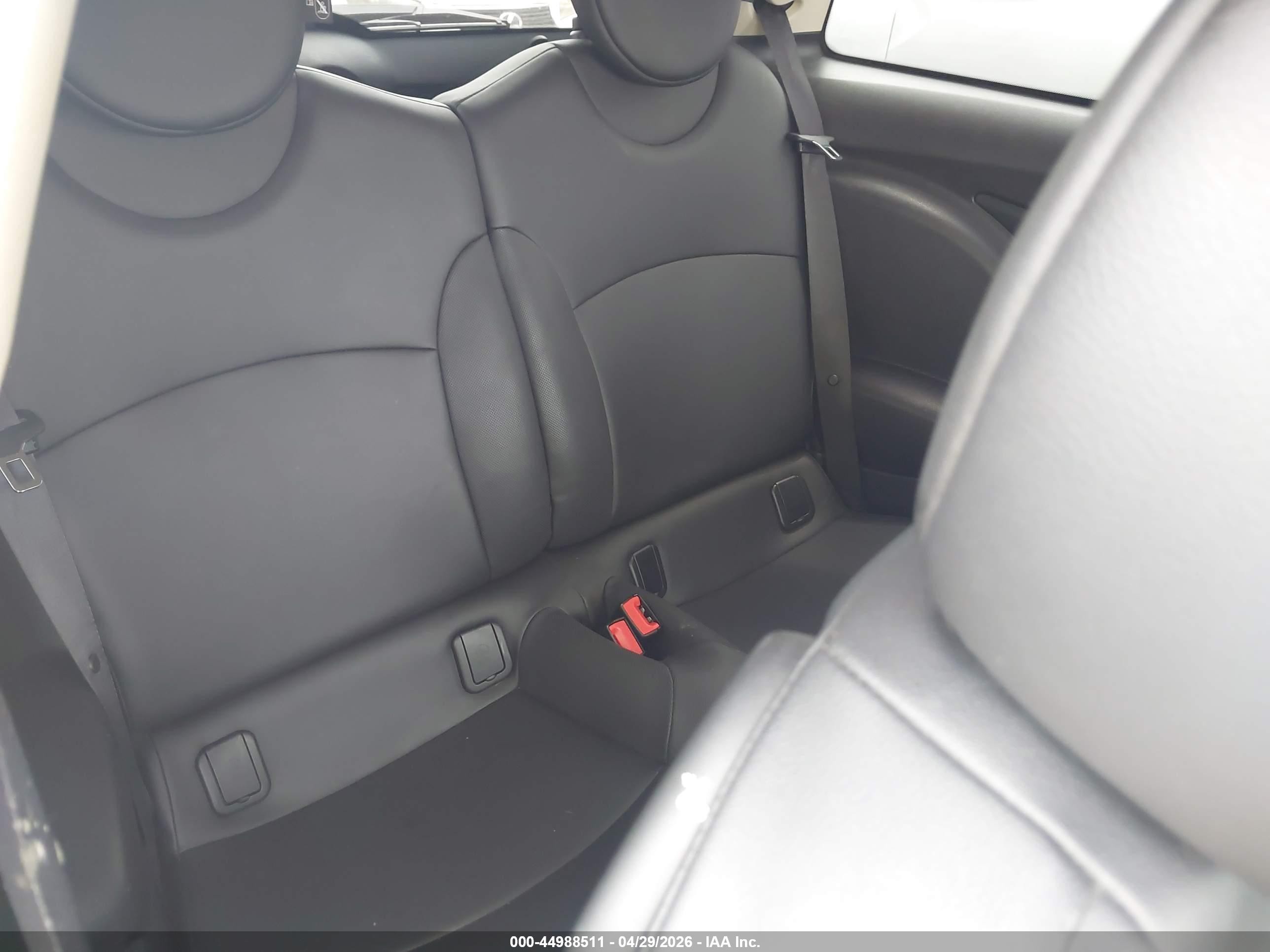 2012 Mini Cooper   White vin: WMWSU3C55CT540580