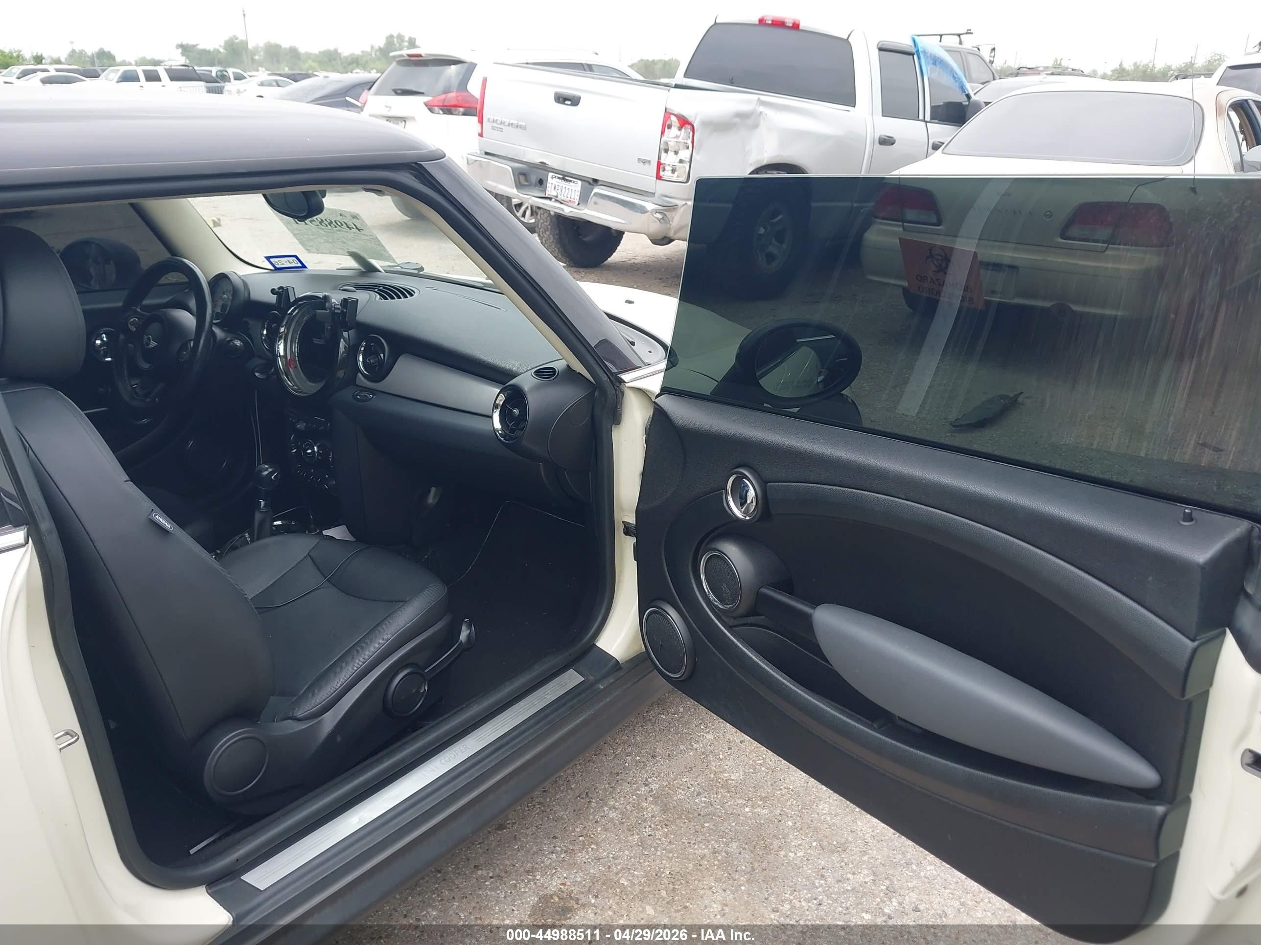 2012 Mini Cooper   White vin: WMWSU3C55CT540580