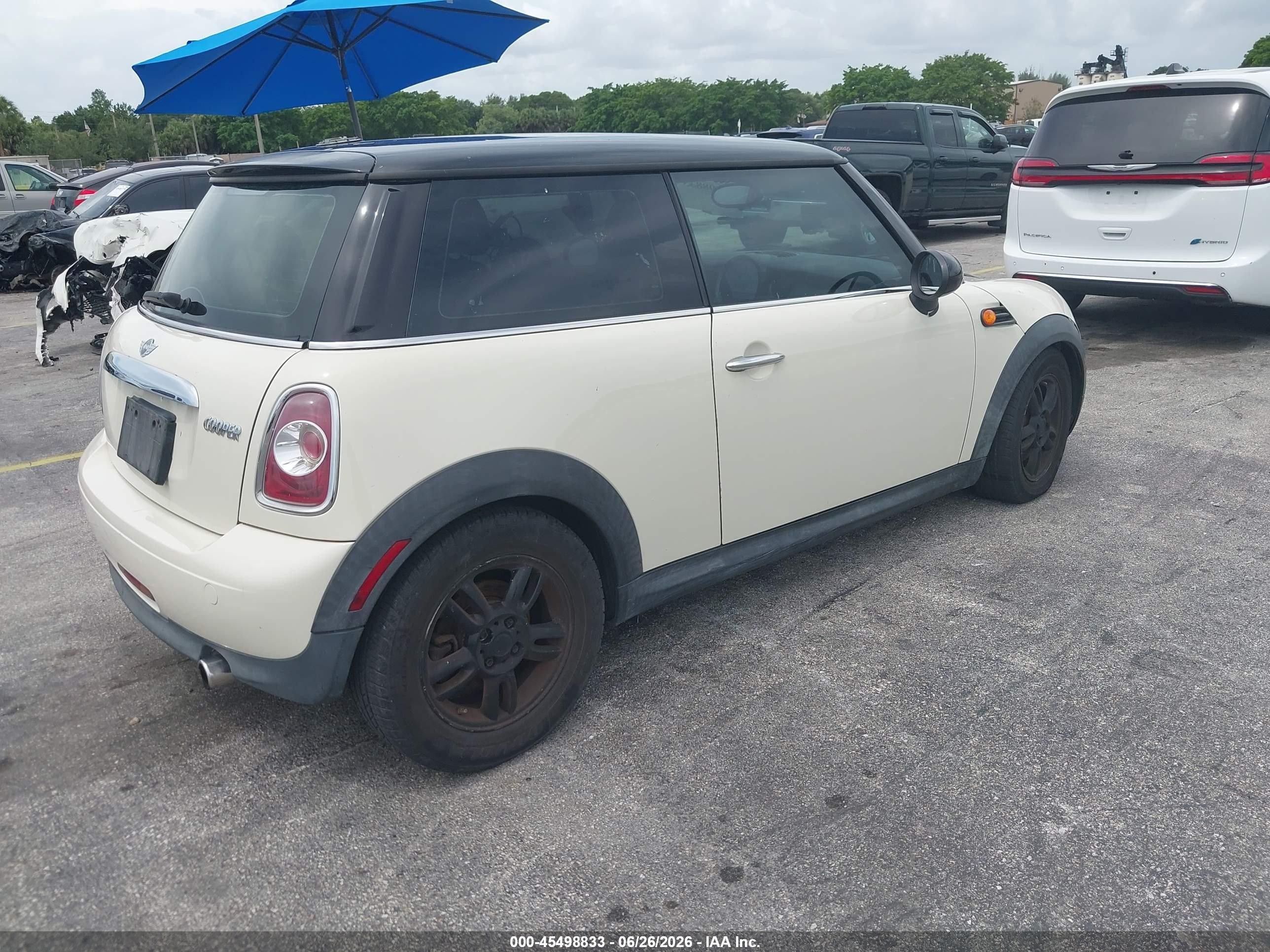 2013 Mini Hardtop Cooper Beige vin: WMWSU3C55DT544808