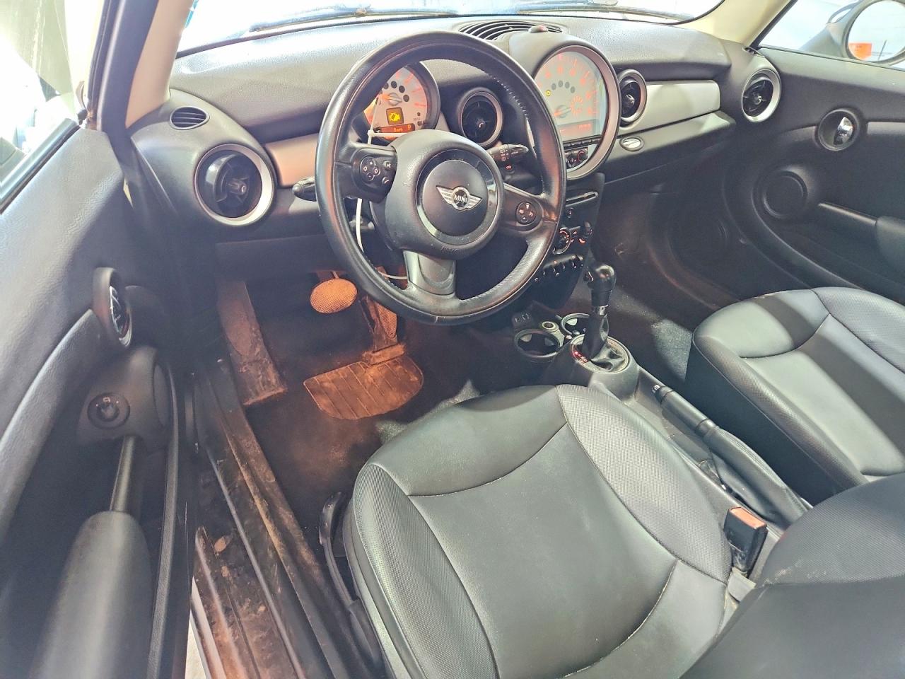 2013 Mini Cooper White vin: WMWSU3C55DT680016