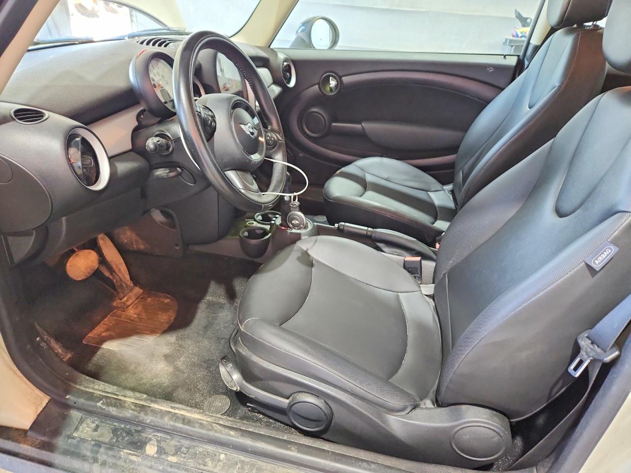 2013 Mini Cooper White vin: WMWSU3C55DT680016