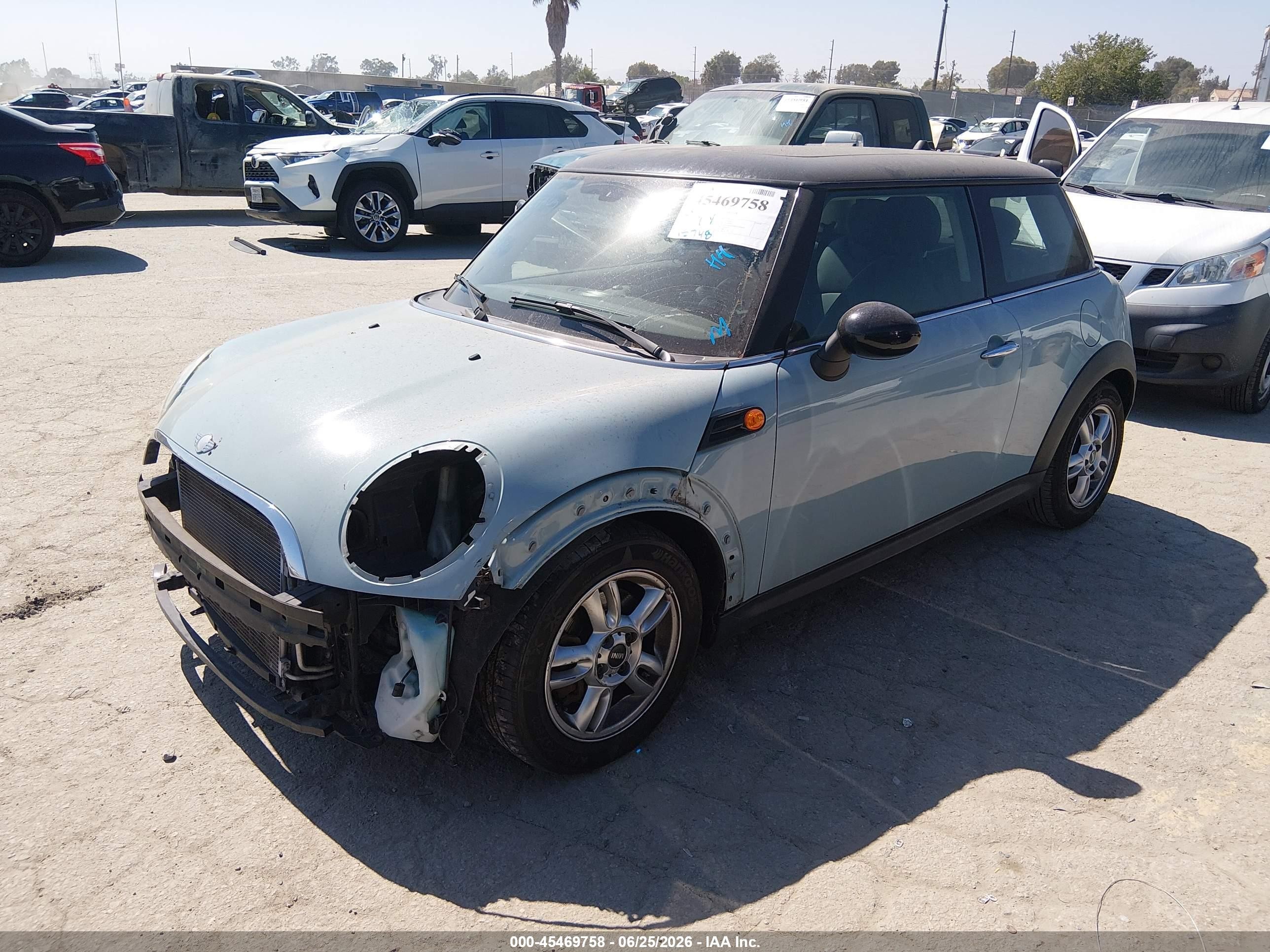 2013 Mini Hardtop Cooper Blue vin: WMWSU3C55DT691274