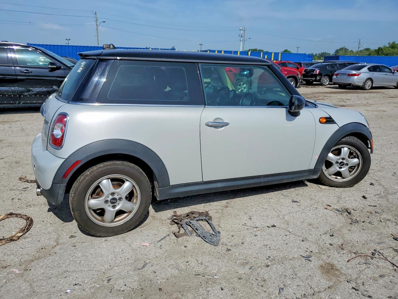 2011 Mini Cooper Silver vin: WMWSU3C56BT096804