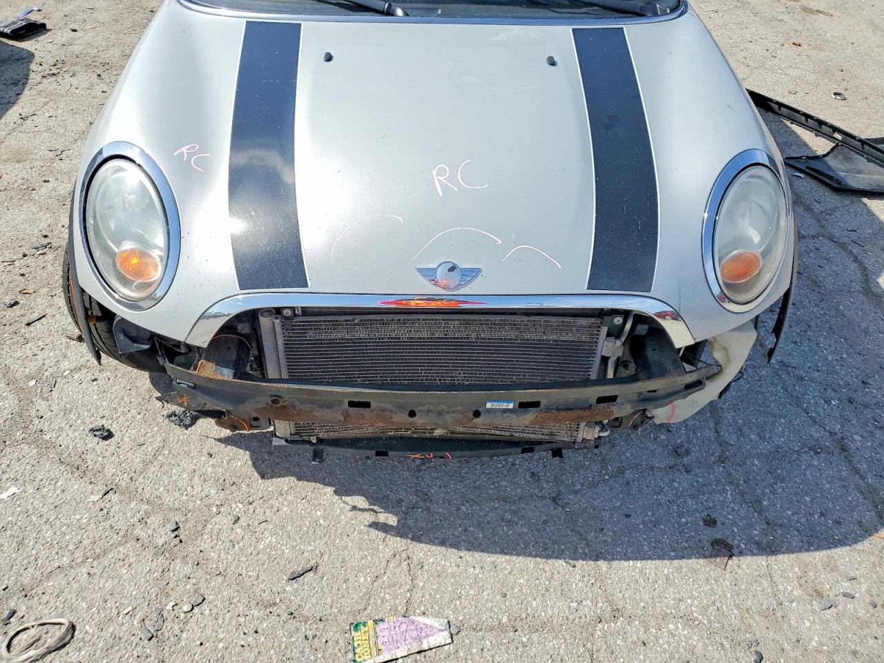2011 Mini Cooper Silver vin: WMWSU3C56BT096804