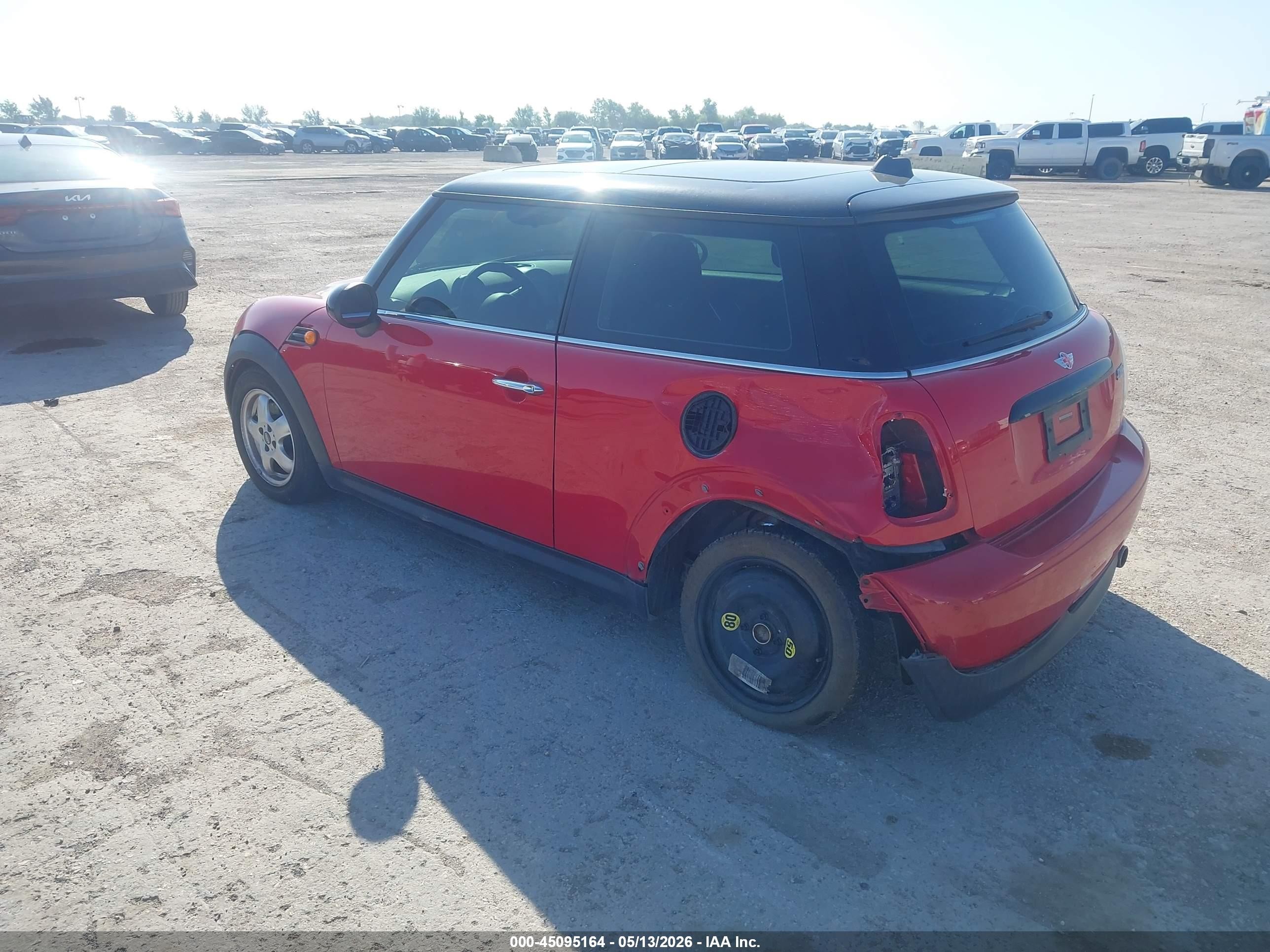 2011 Mini Cooper   Red vin: WMWSU3C56BT251044
