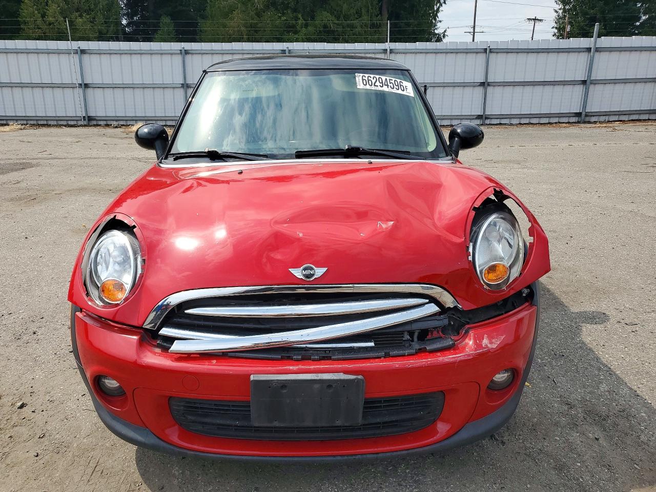 2012 Mini Cooper Red vin: WMWSU3C56CT260778