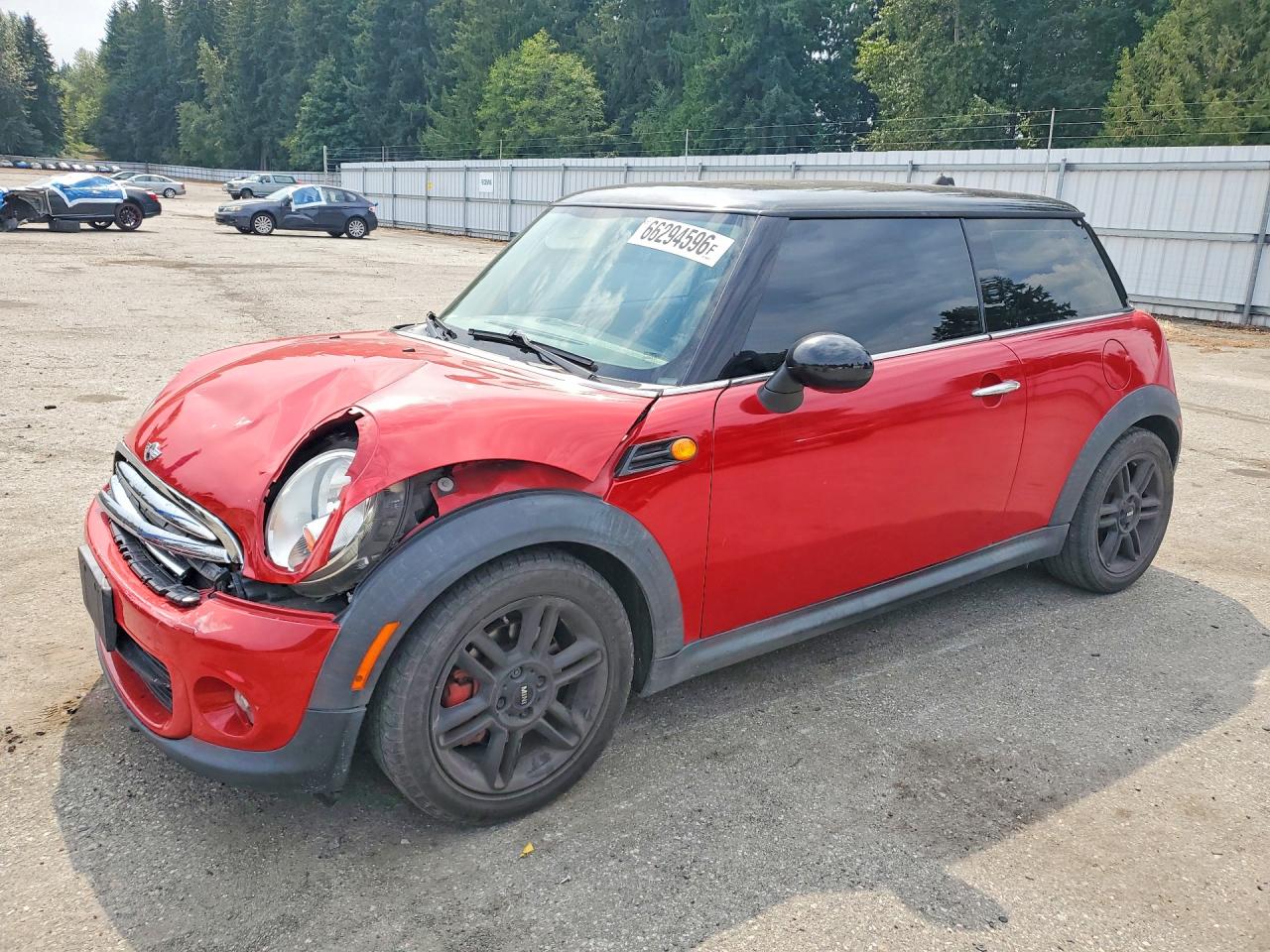2012 Mini Cooper Red vin: WMWSU3C56CT260778