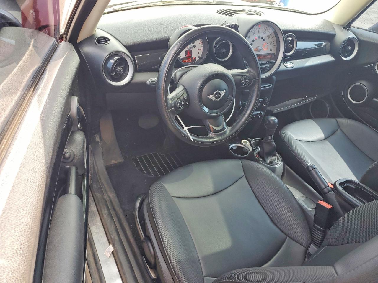 2012 Mini Cooper Red vin: WMWSU3C56CT260778