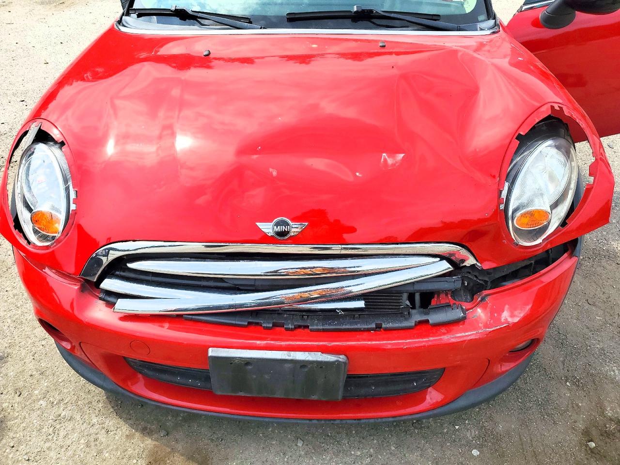 2012 Mini Cooper Red vin: WMWSU3C56CT260778