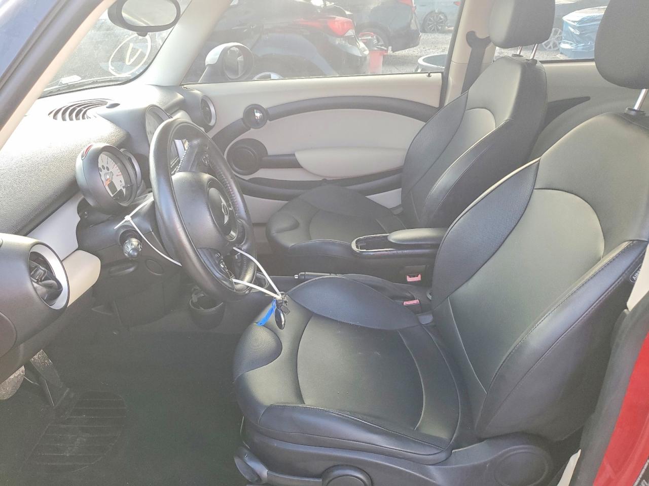 2012 Mini Cooper Red vin: WMWSU3C56CT263664