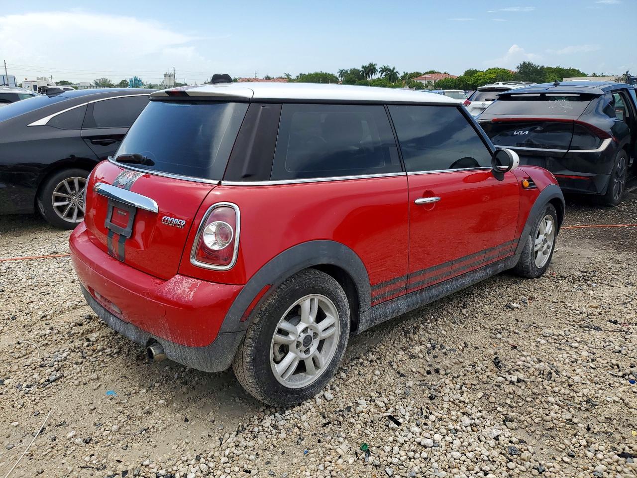 2012 Mini Cooper Red vin: WMWSU3C56CT263664