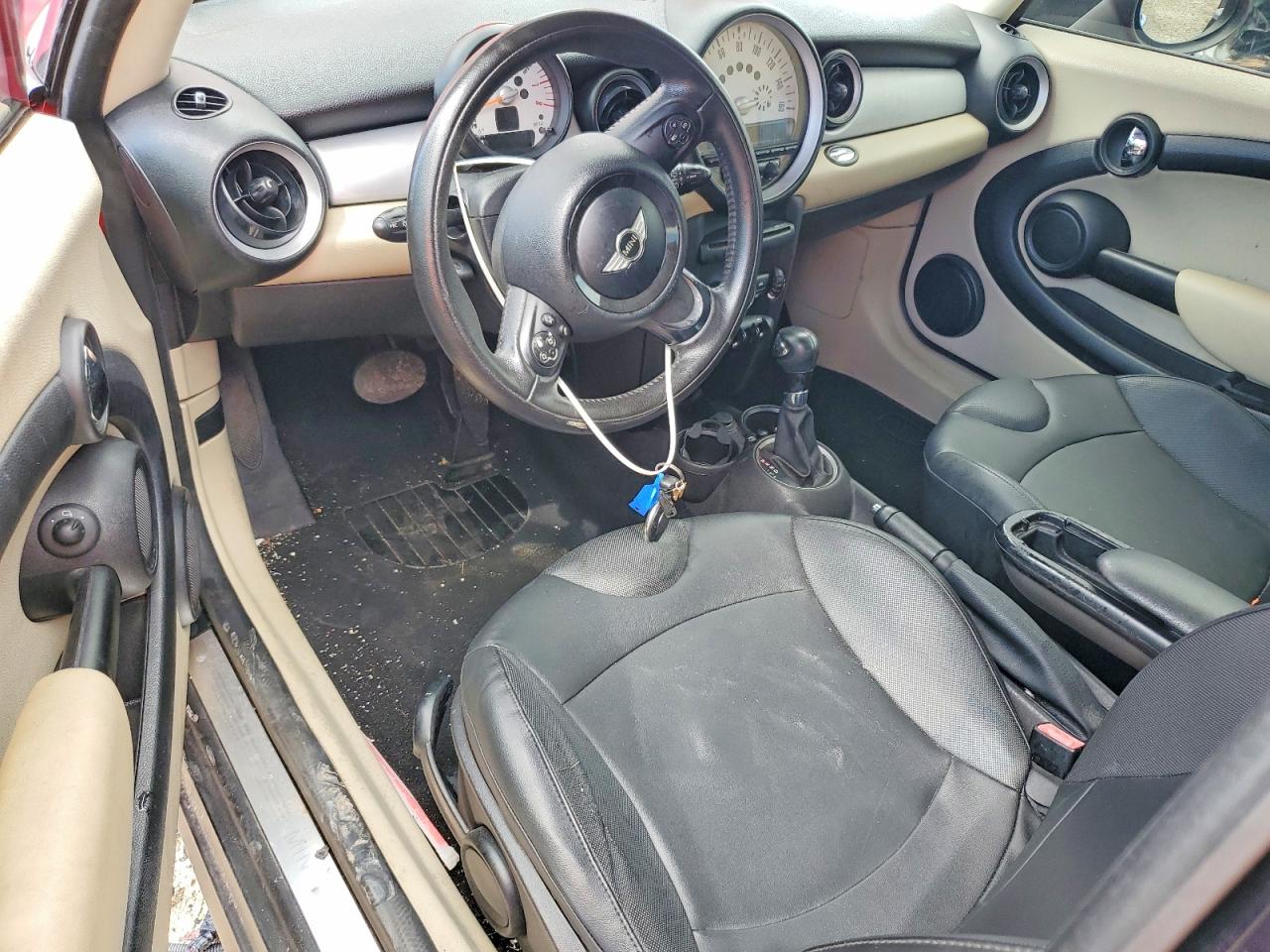 2012 Mini Cooper Red vin: WMWSU3C56CT263664