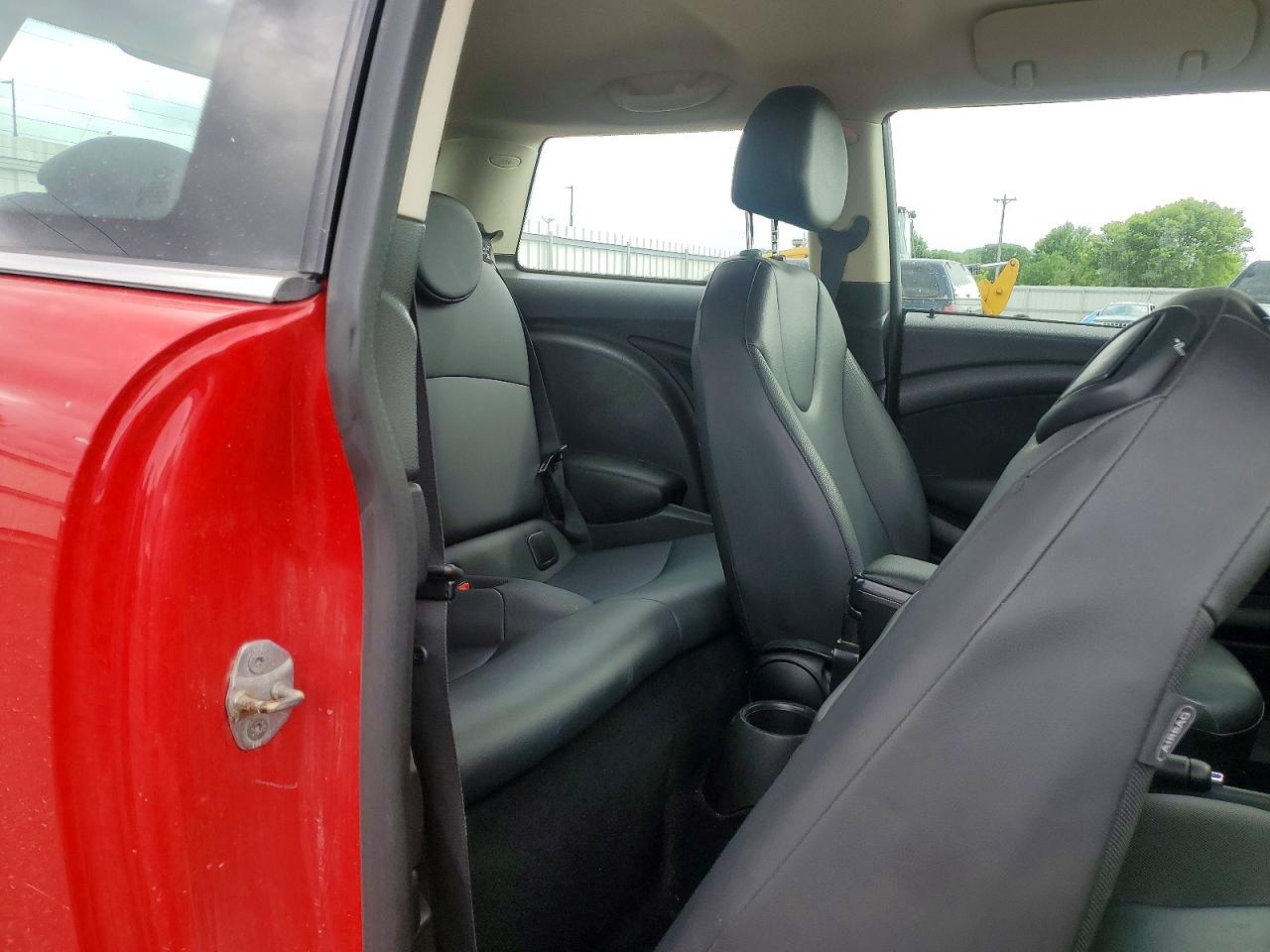 2013 Mini Cooper Red vin: WMWSU3C56DT545739