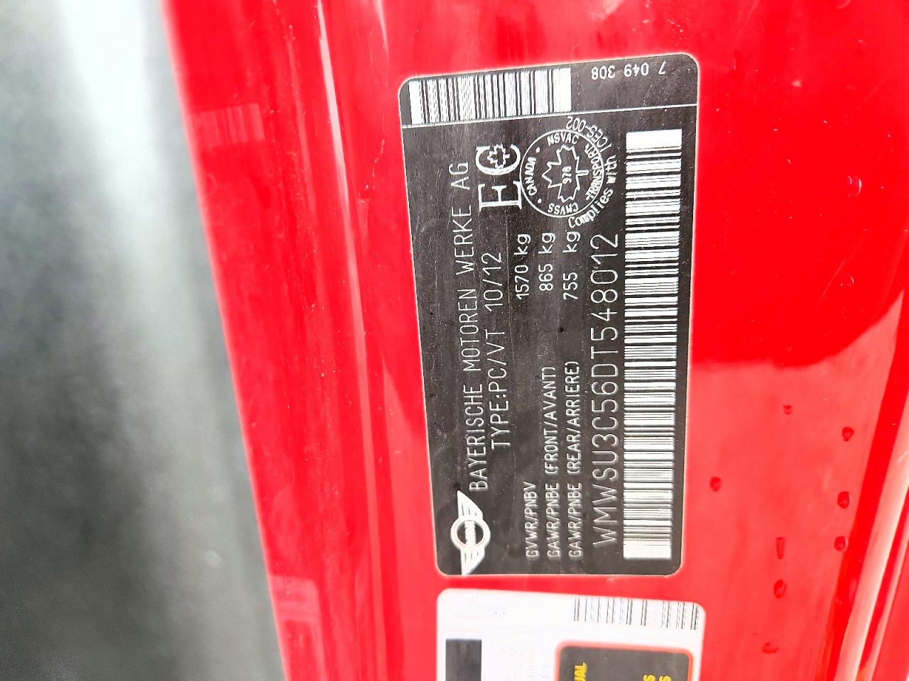 2013 Mini Cooper Red vin: WMWSU3C56DT548012