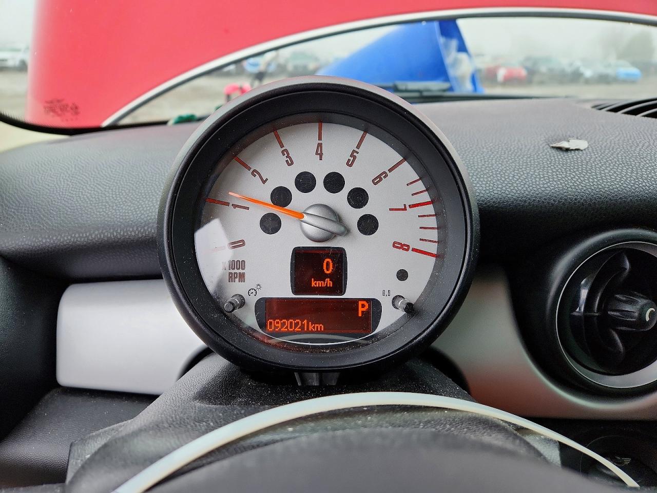 2013 Mini Cooper Red vin: WMWSU3C56DT548012