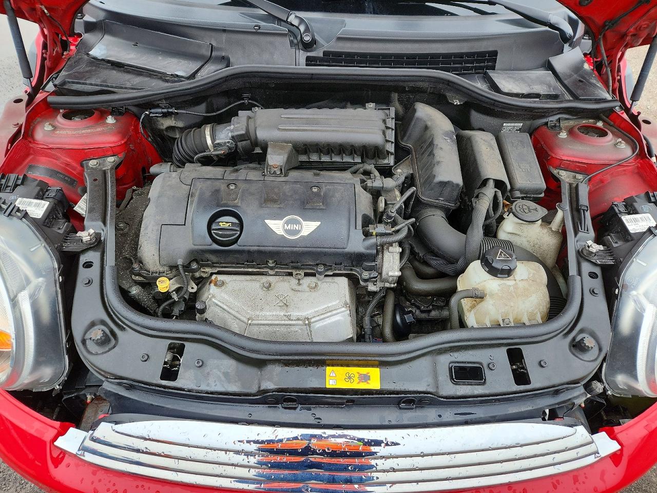 2013 Mini Cooper Red vin: WMWSU3C56DT548012
