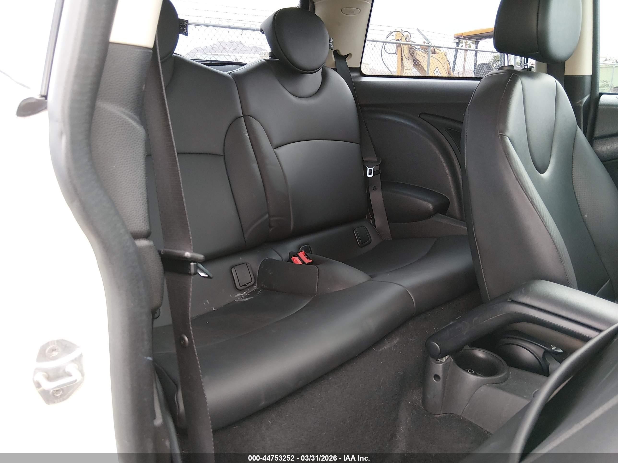 2013 Mini Hardtop Cooper Белый vin: WMWSU3C56DT548303