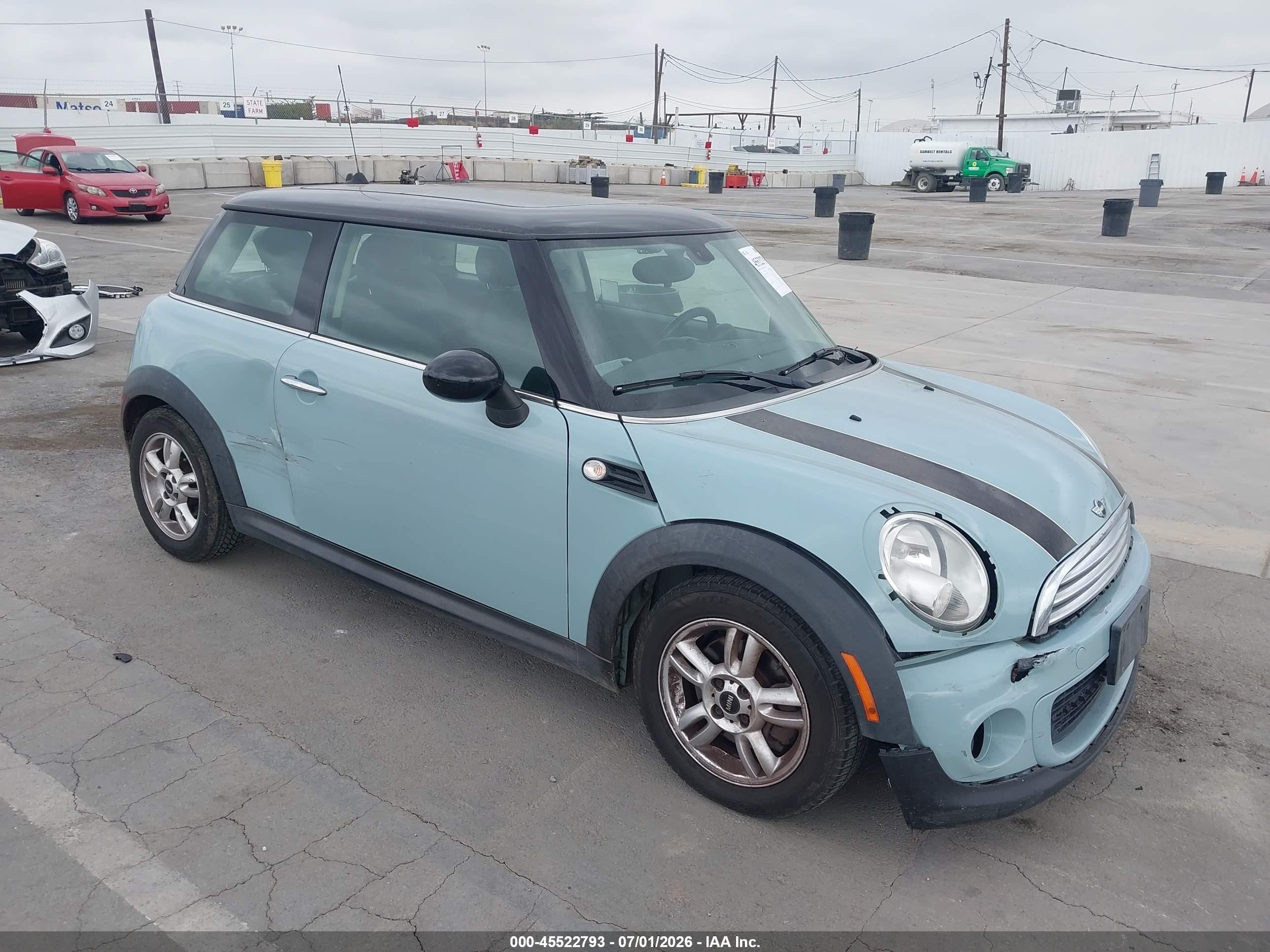 2013 Mini Hardtop Cooper Blue vin: WMWSU3C56DT680090