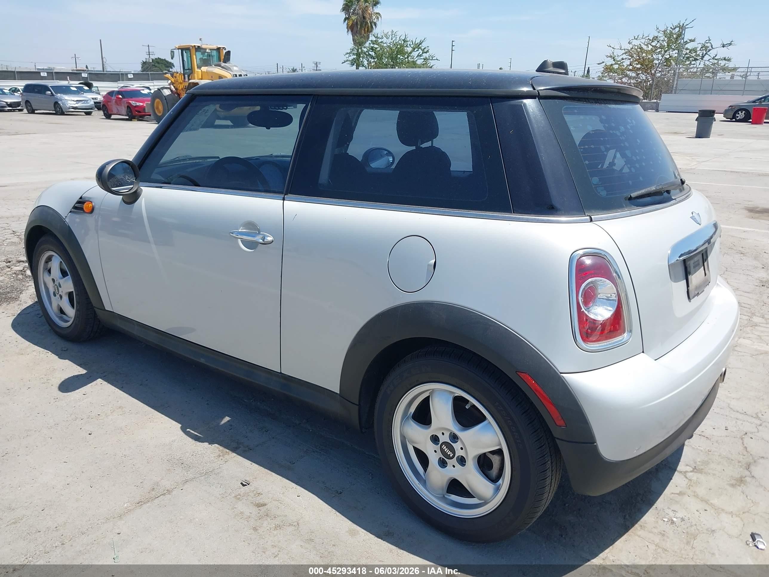 2011 Mini Cooper   White vin: WMWSU3C57BT098190