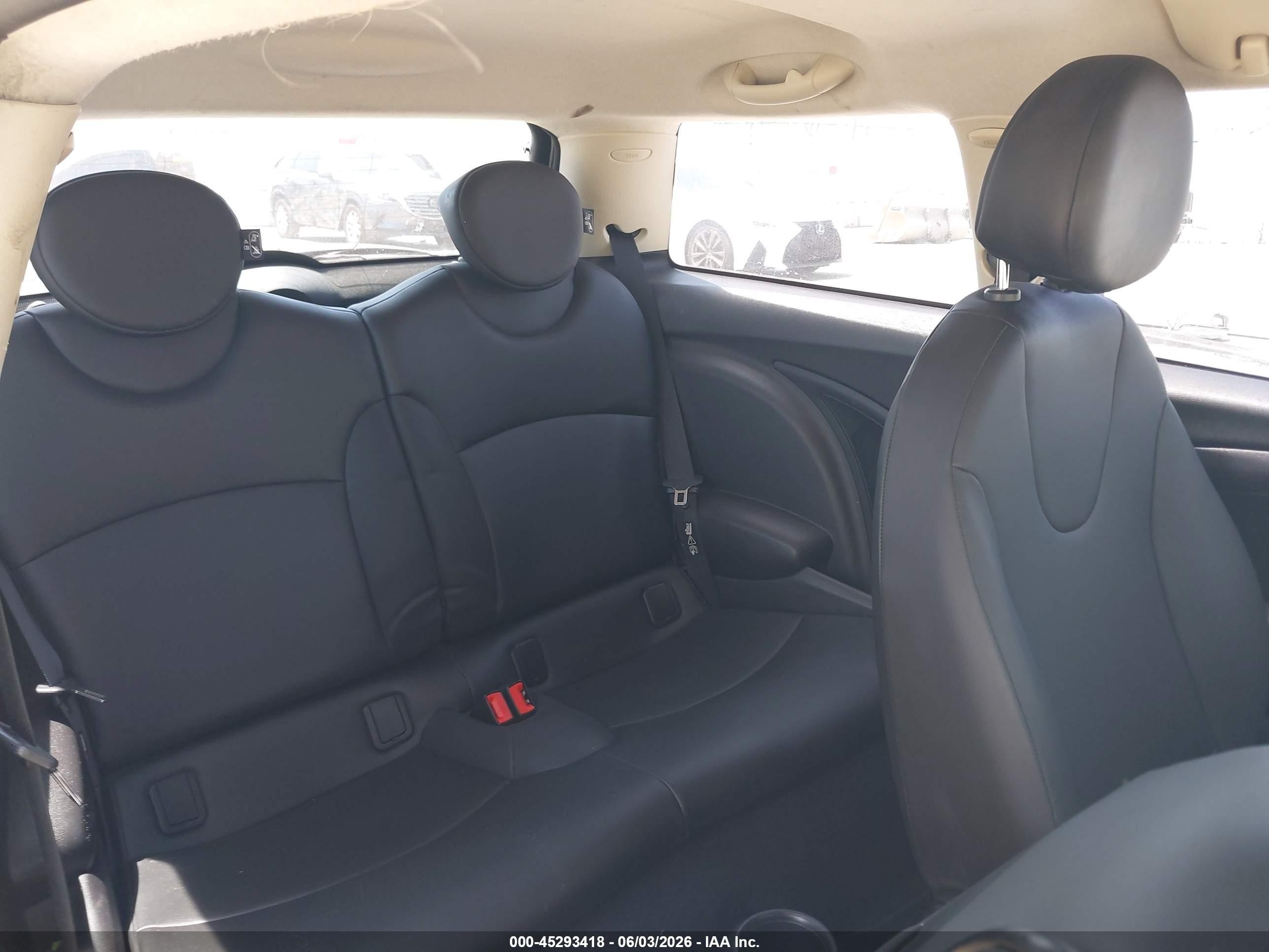 2011 Mini Cooper   White vin: WMWSU3C57BT098190