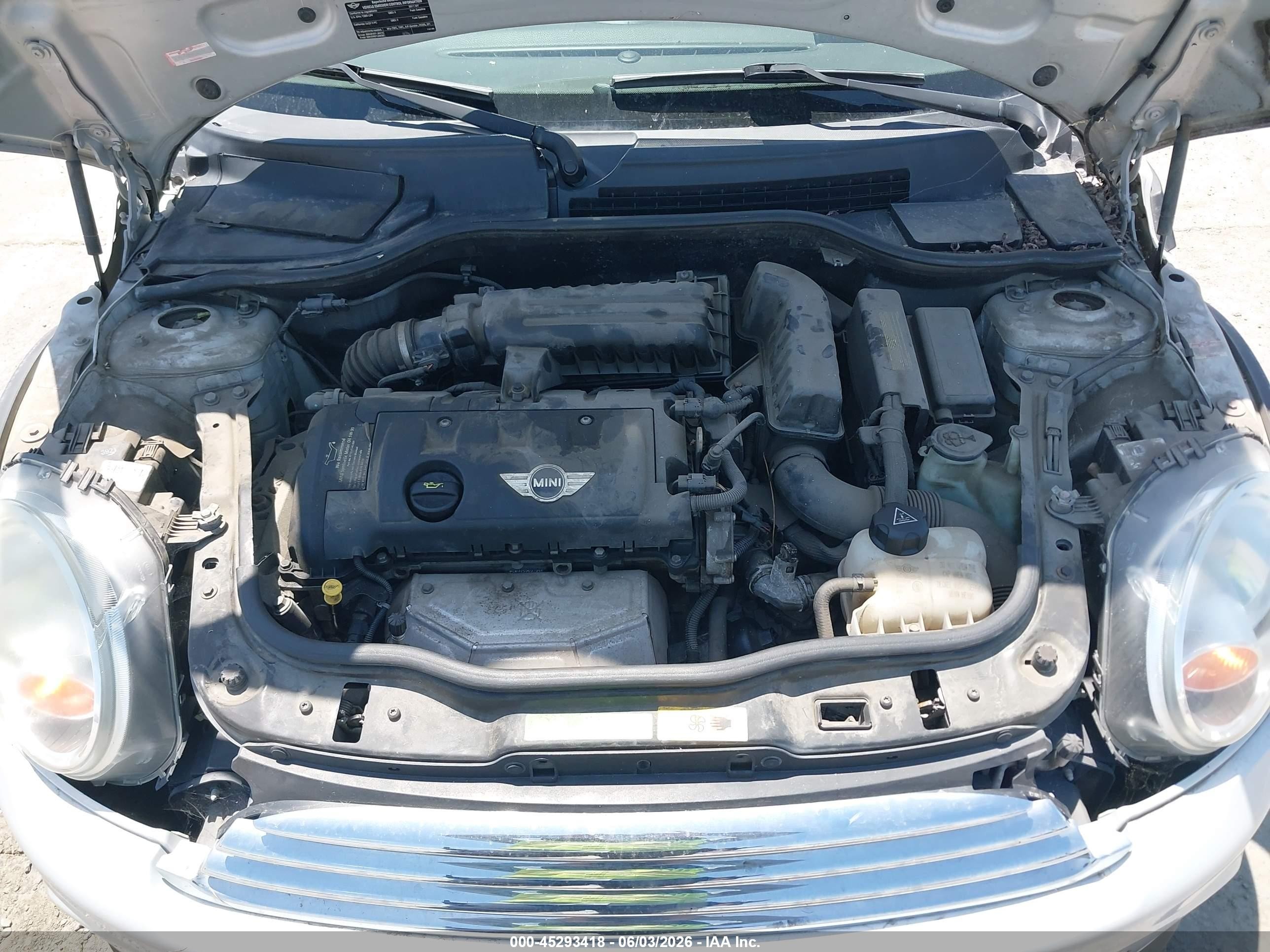 2011 Mini Cooper   White vin: WMWSU3C57BT098190
