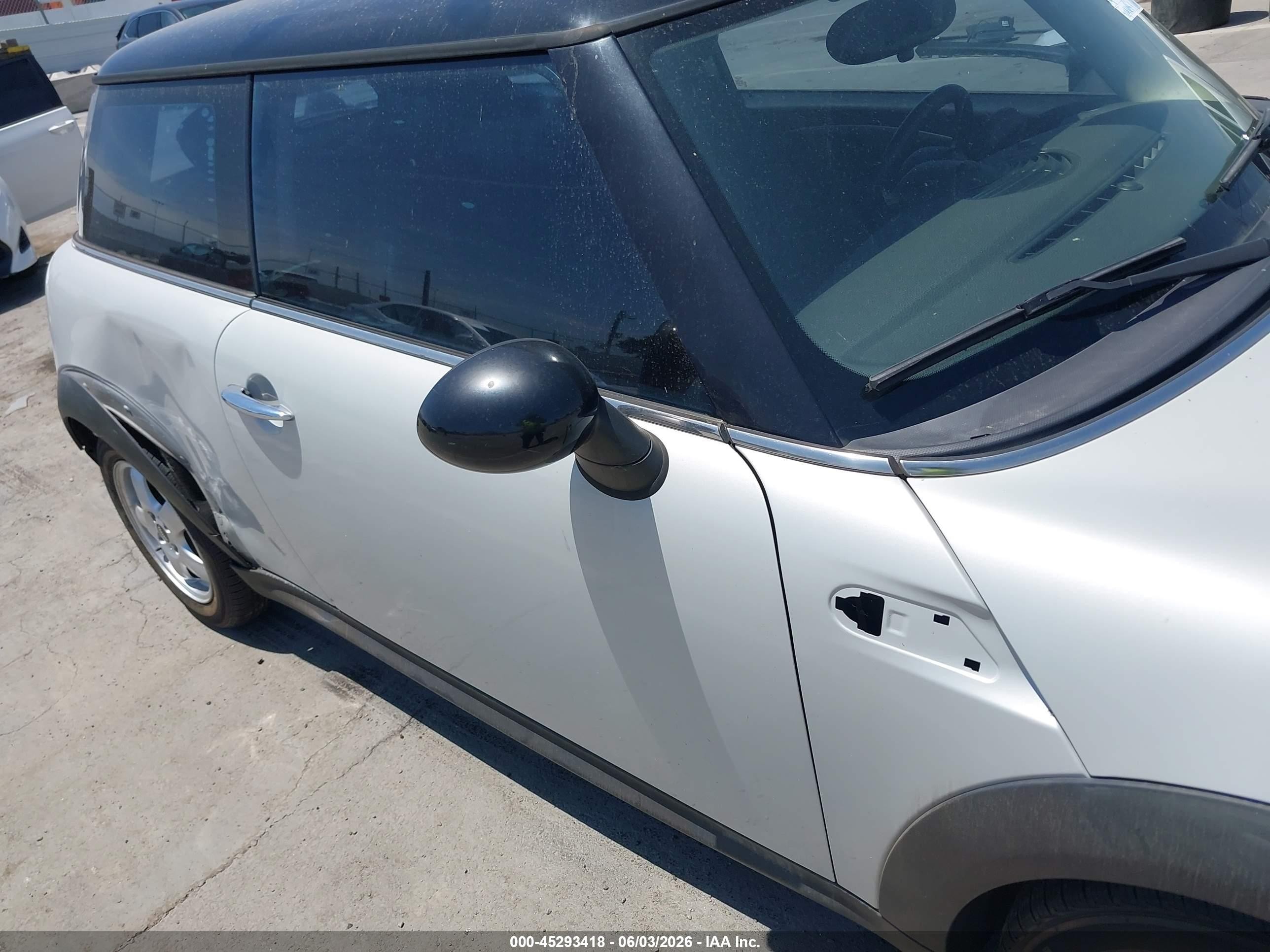 2011 Mini Cooper   White vin: WMWSU3C57BT098190