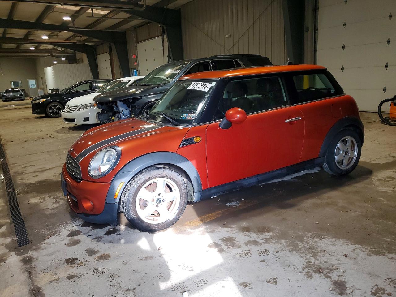 2011 Mini Cooper Orange vin: WMWSU3C57BT251439