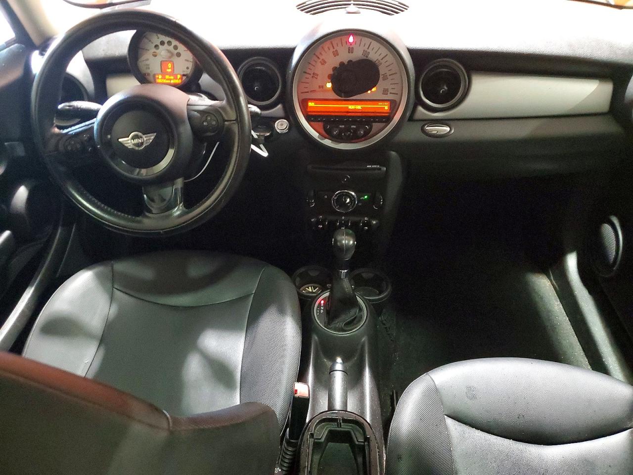 2011 Mini Cooper Orange vin: WMWSU3C57BT251439