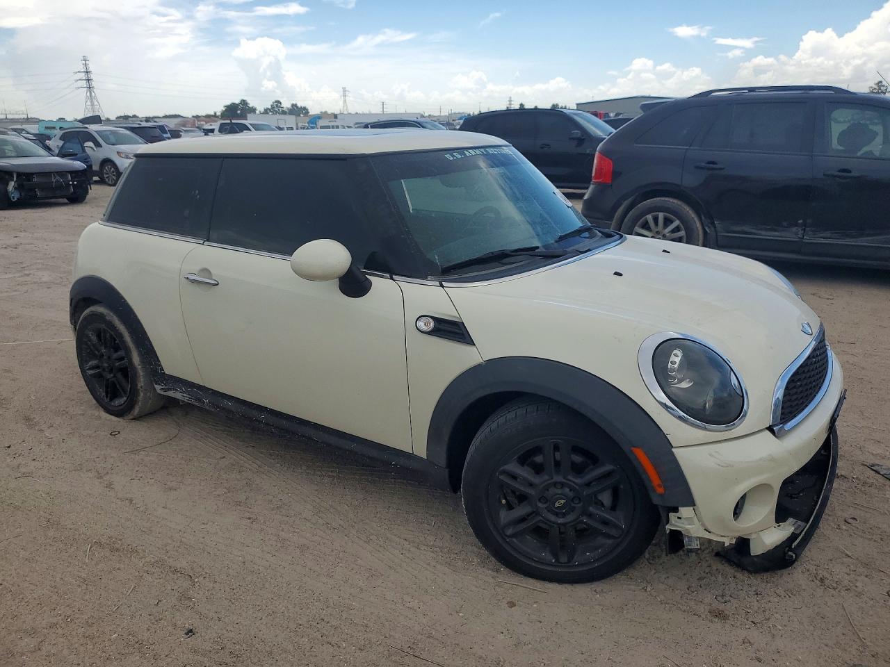 2012 Mini Cooper Beige vin: WMWSU3C57CT186092