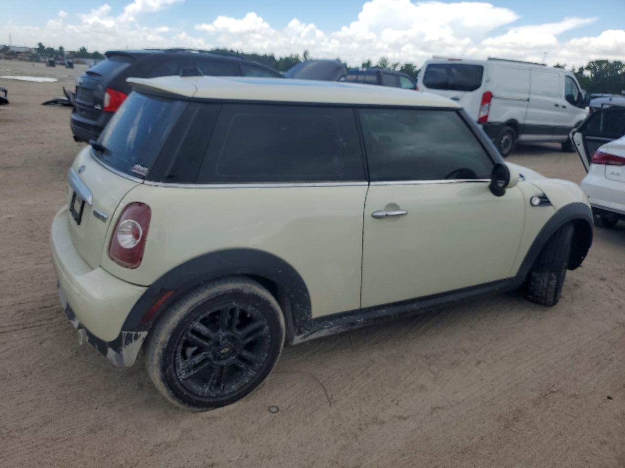 2012 Mini Cooper Beige vin: WMWSU3C57CT186092