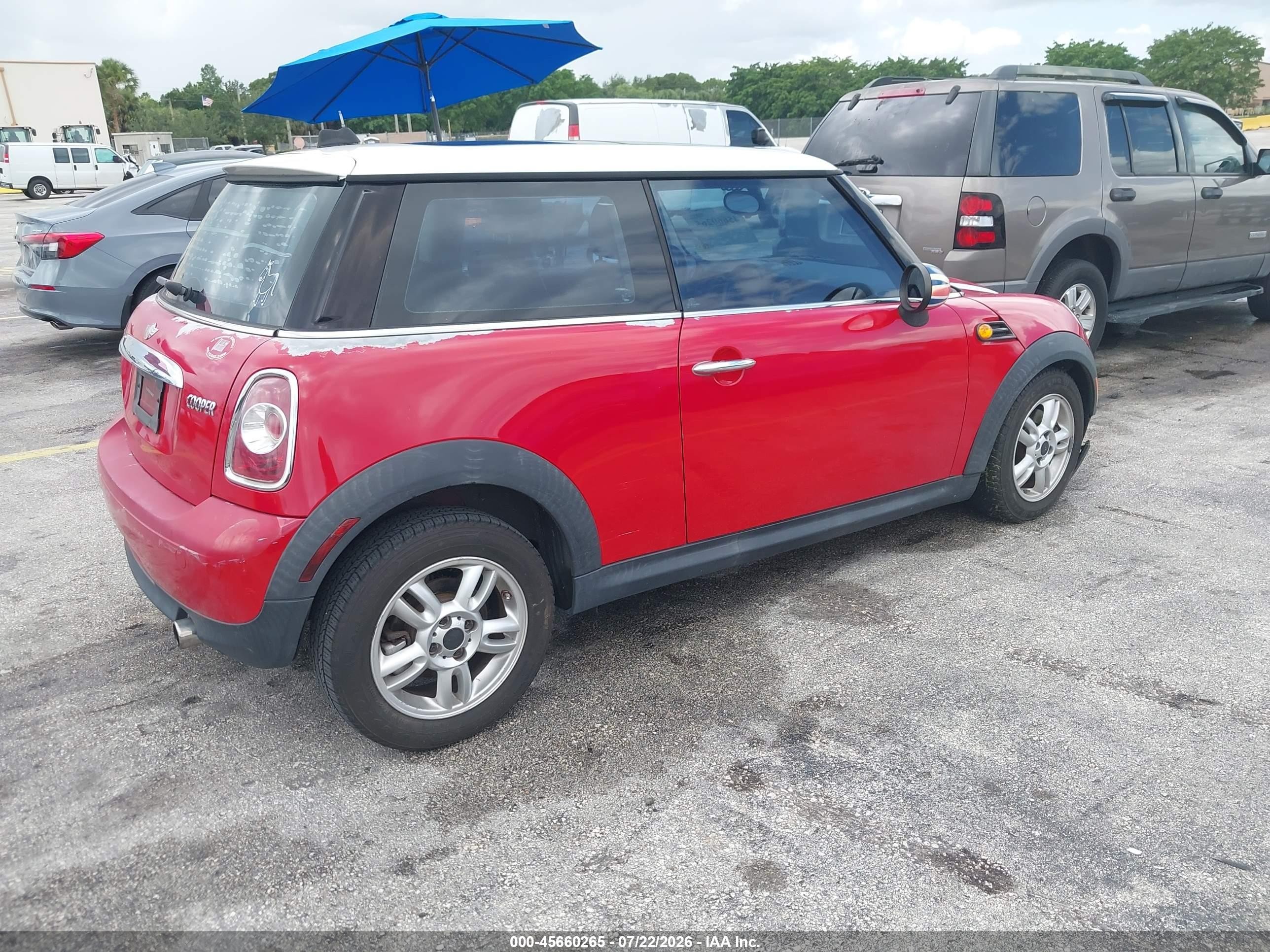 2012 Mini Cooper   Red vin: WMWSU3C57CT256500