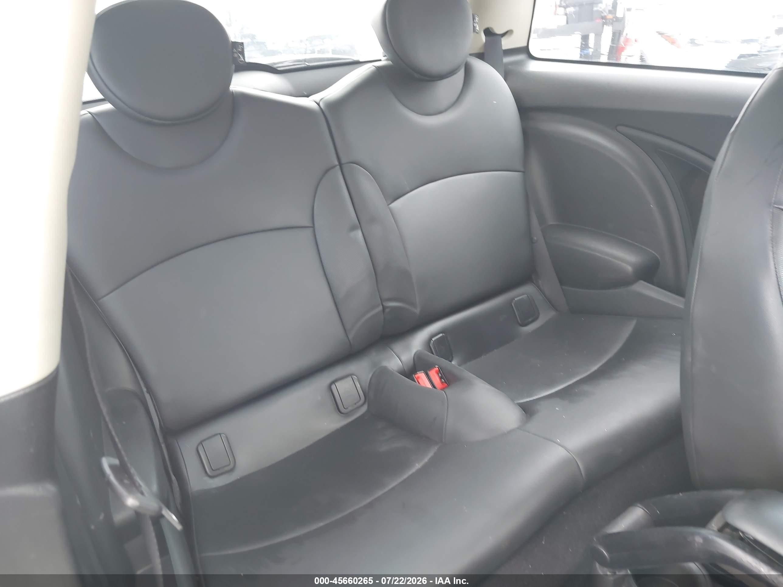 2012 Mini Cooper   Red vin: WMWSU3C57CT256500